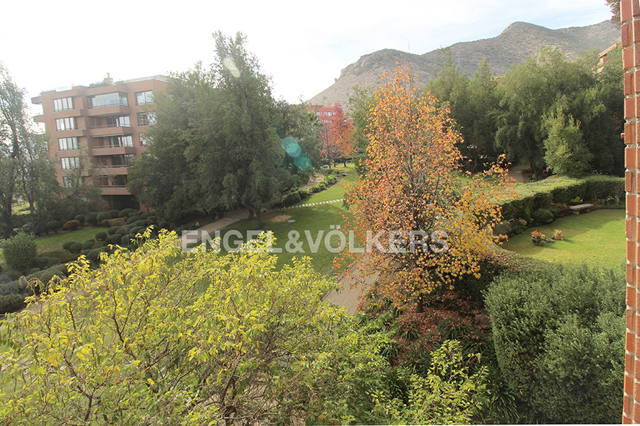 Venta dpto. dúplex con jardín San Carlos de Apoquindo