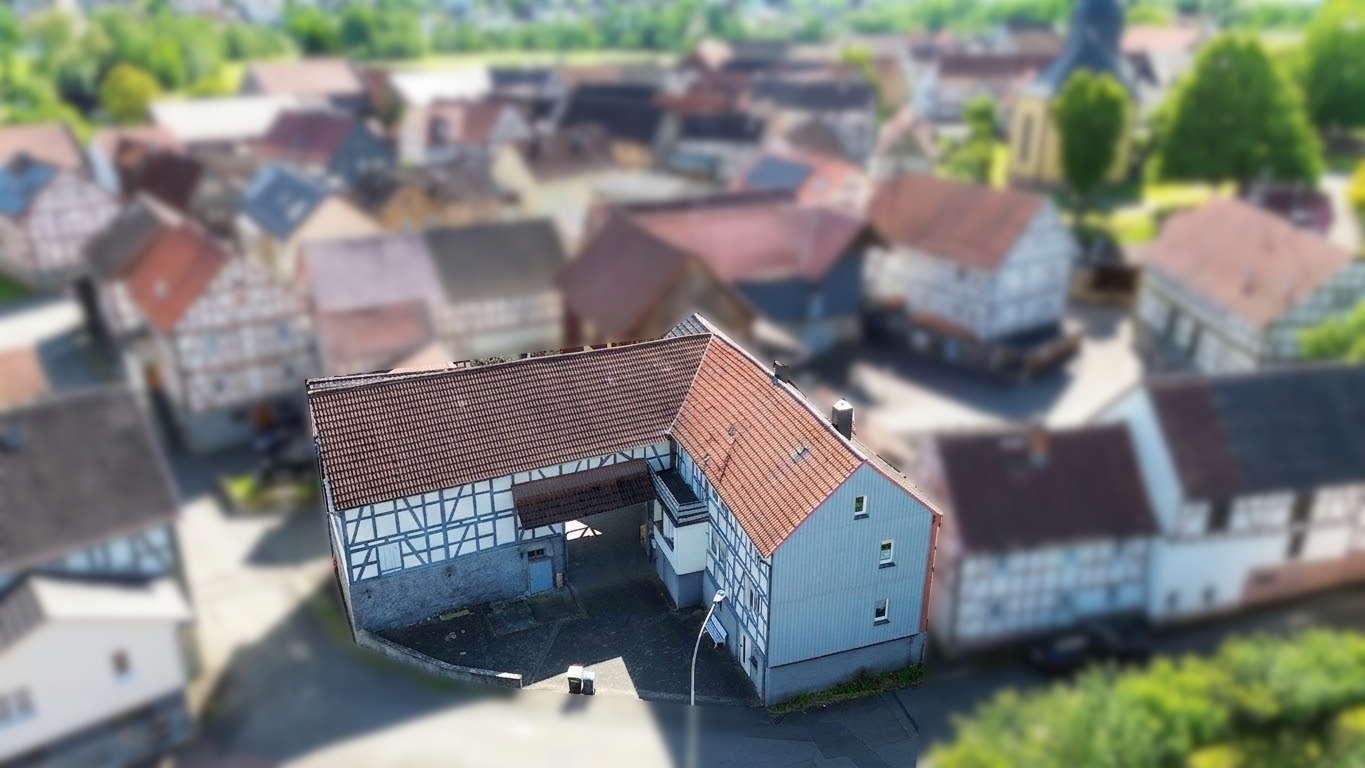 Historischer Fachwerkhof mit großzügigem Innenhof und vielseitigen Nutzungsmöglichkeiten