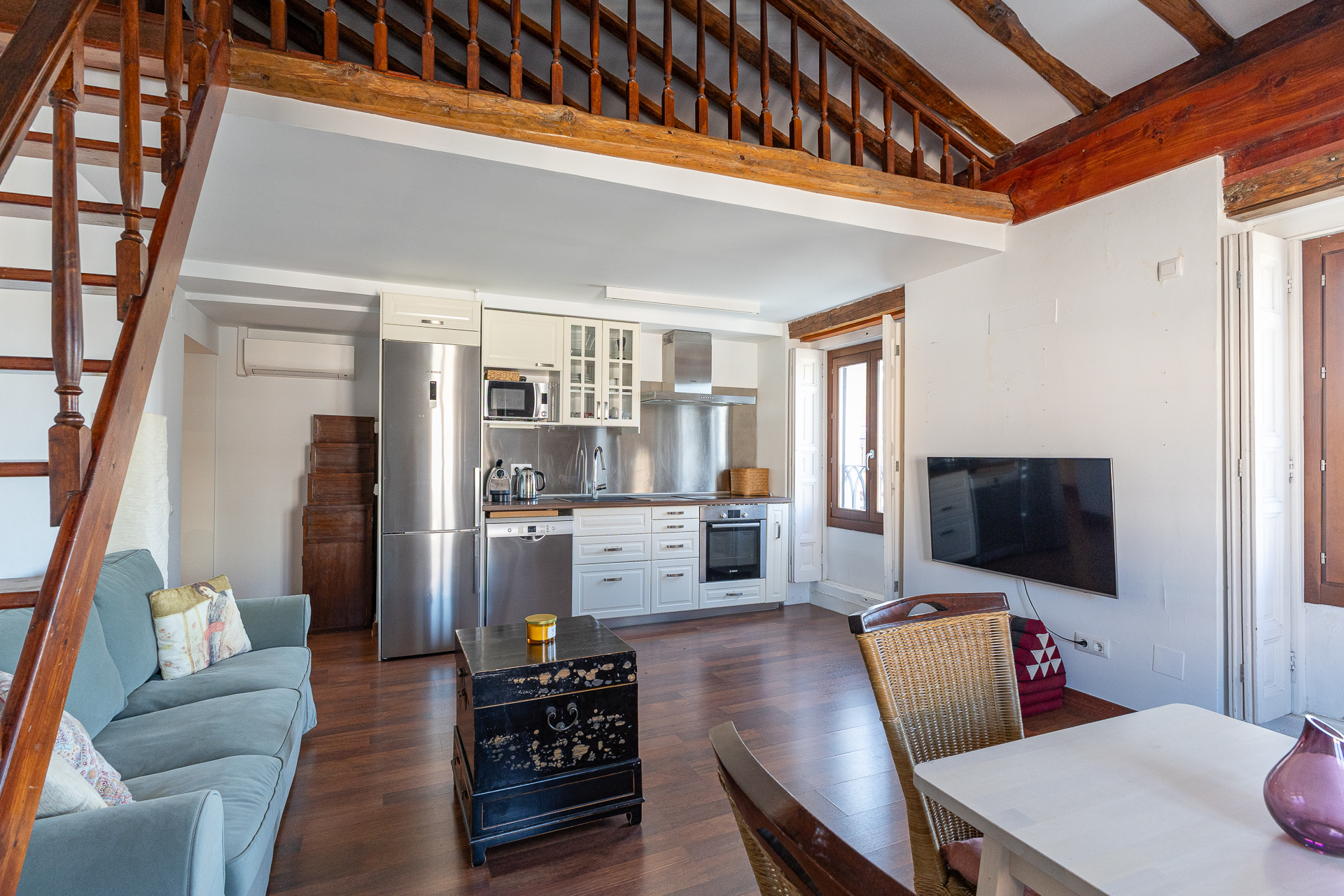 Brigh two-bedroom flat in Sol