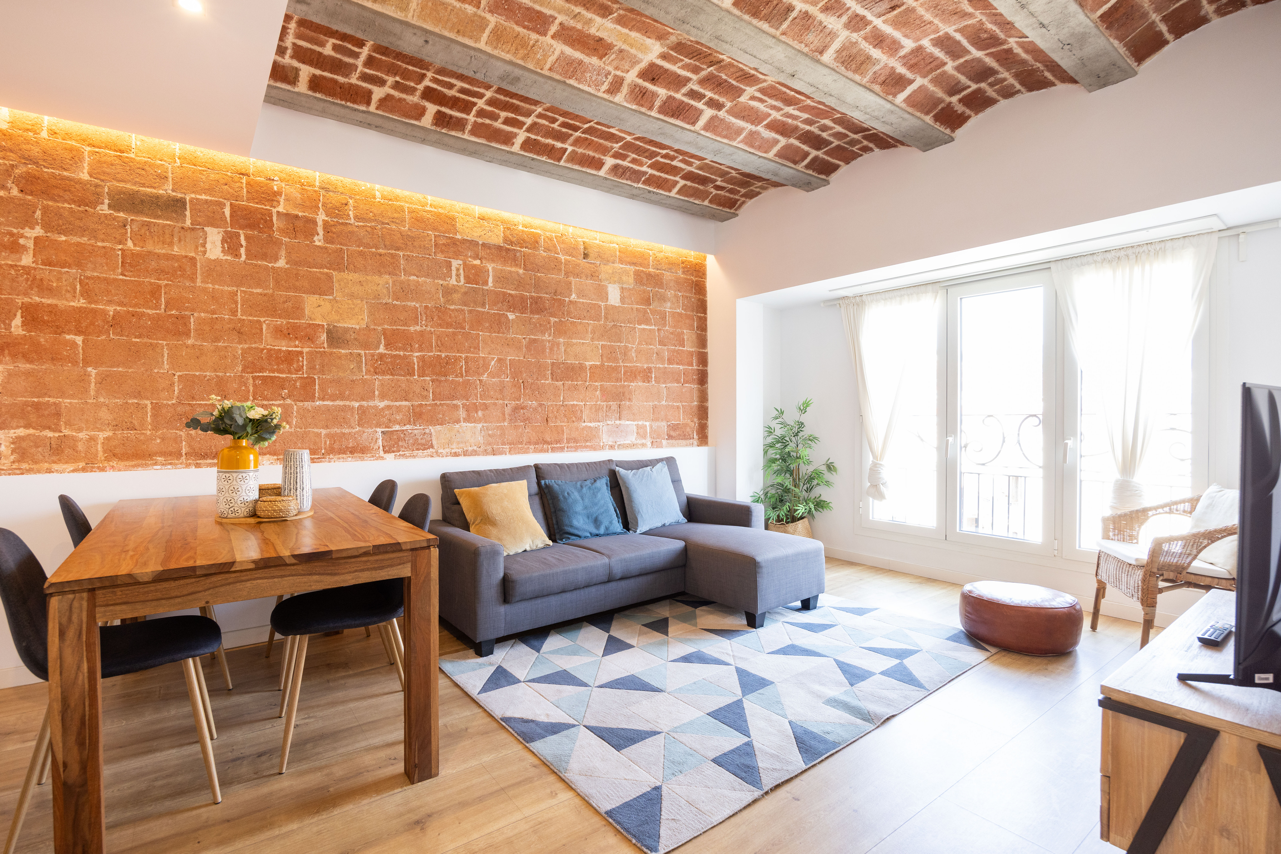 Renovated seventh floor in a regal building, major refurbishment on General Mitre | Putxet