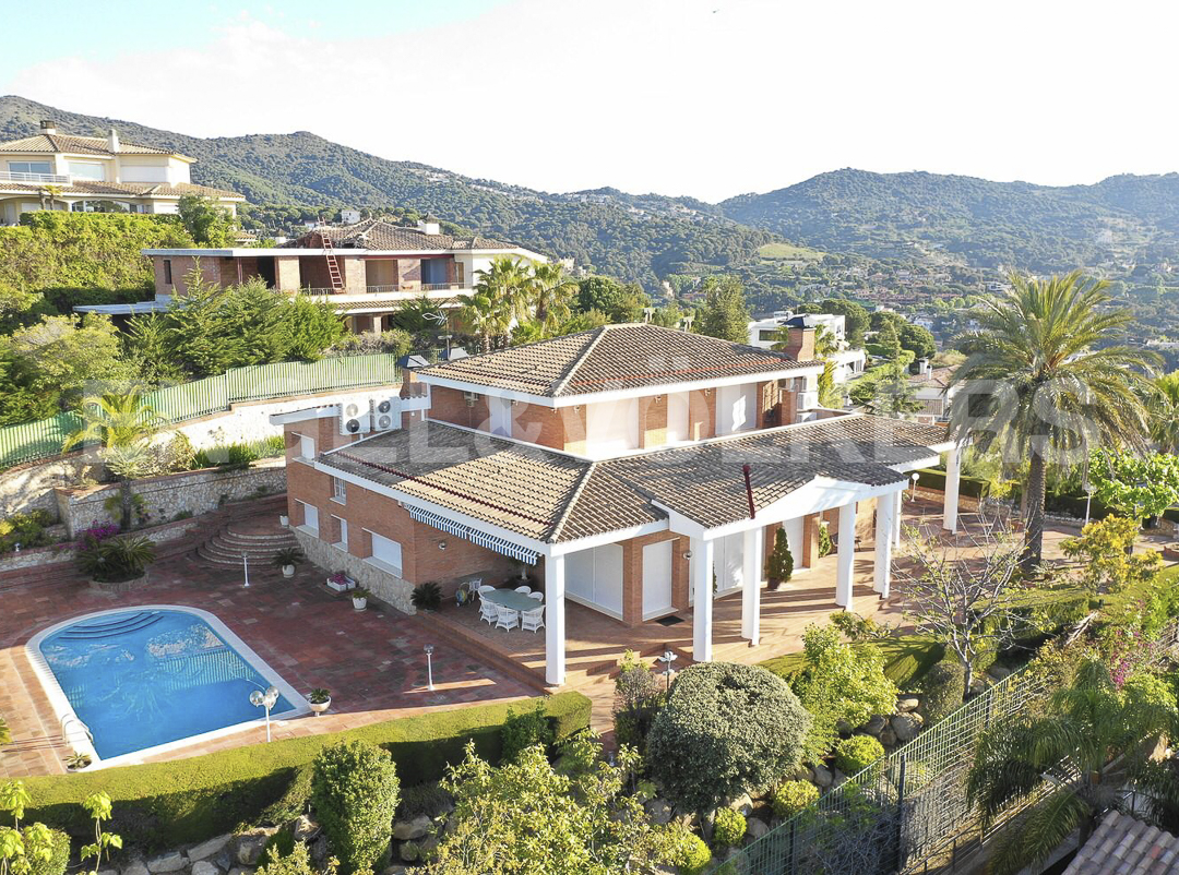 Impressionant habitatge a Alella amb vistes privilegiades al mar