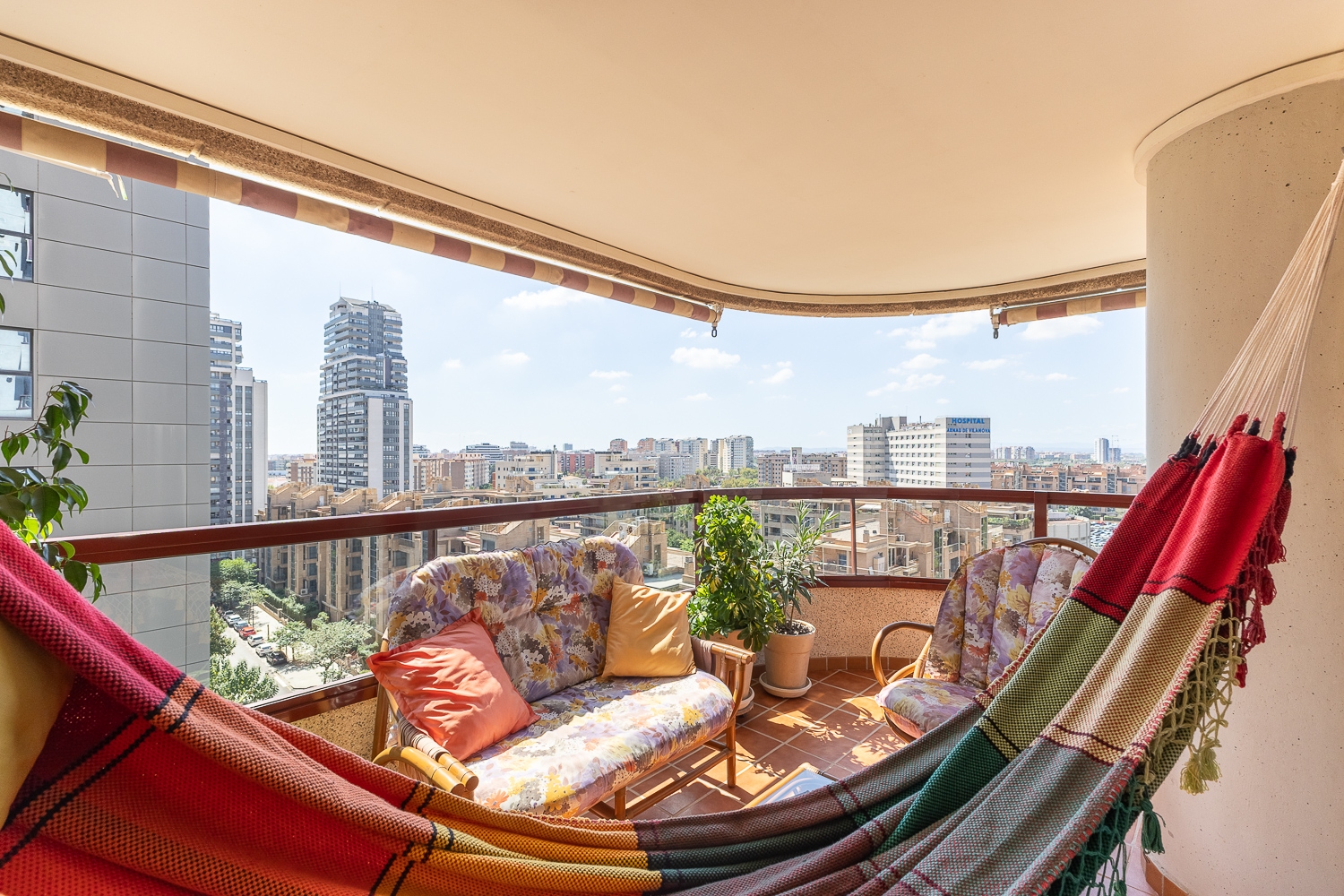Elegant property on Cortes Valencianas Avenue