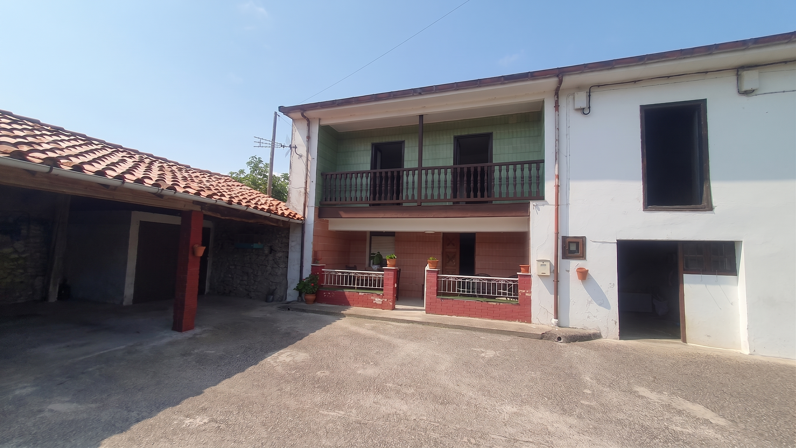 Property with house in Viveda