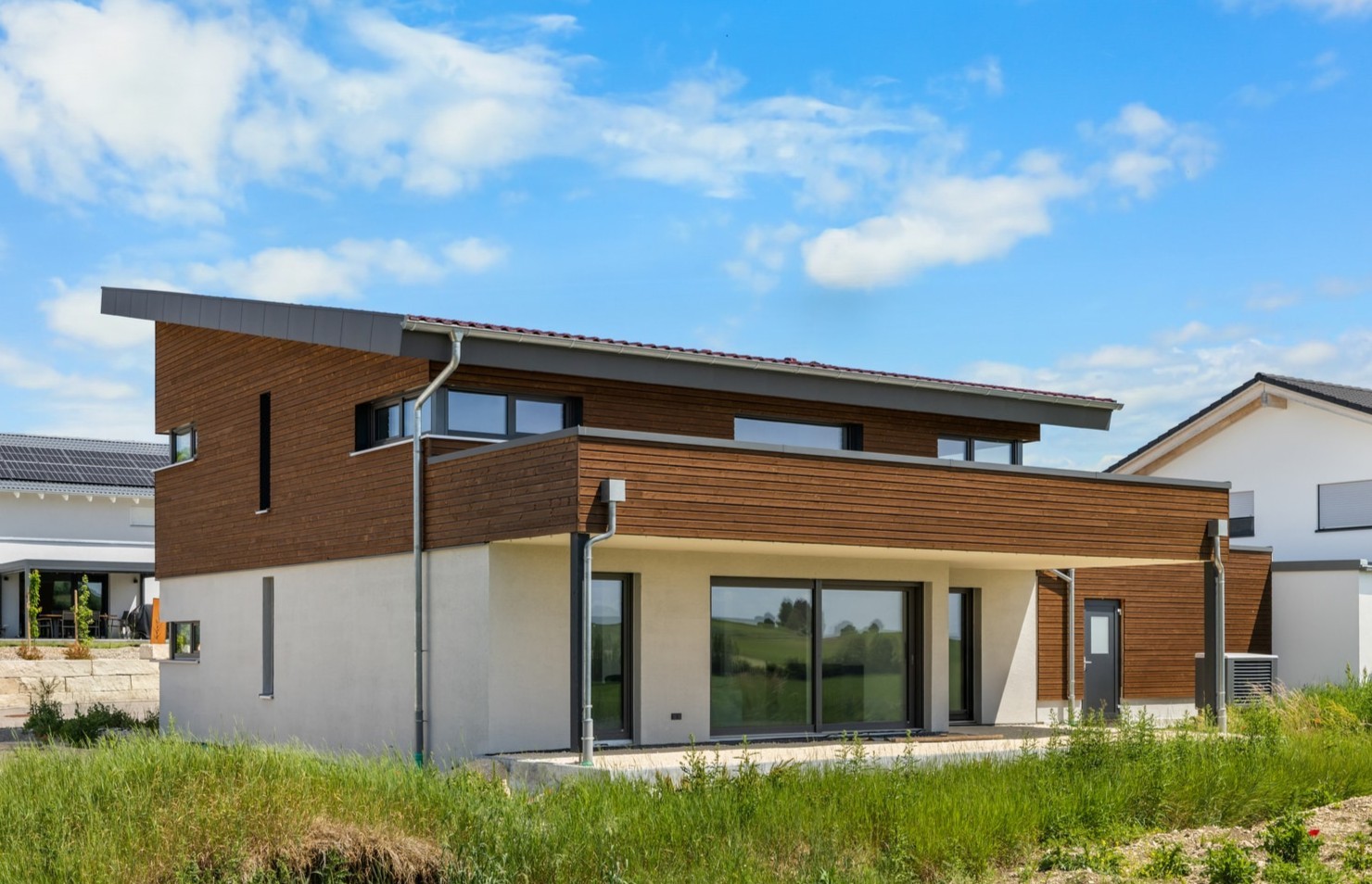 Ein Zuhause für Designliebhaber – neuwertiges Architektenhaus mit Doppelgarage in ruhiger Wohnlage von Zöschingen