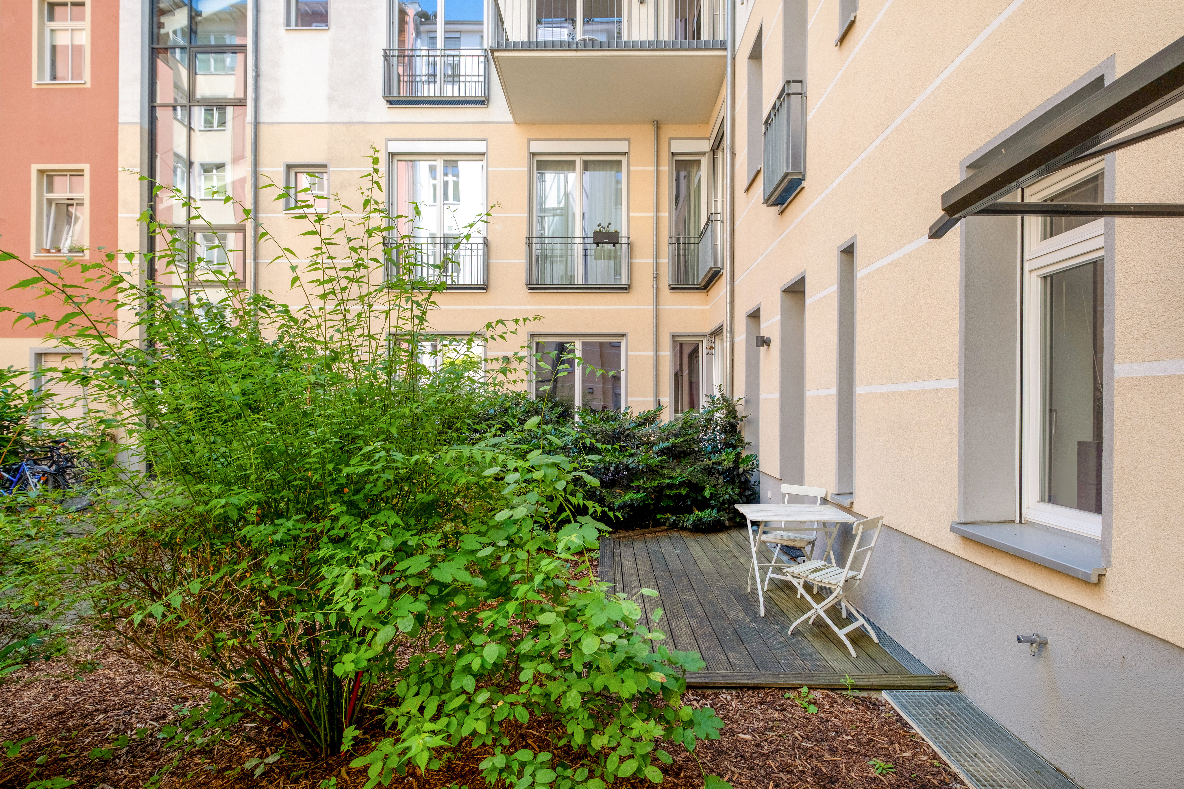 Modern duplex in the heart of the Simon-Dach neighborhood