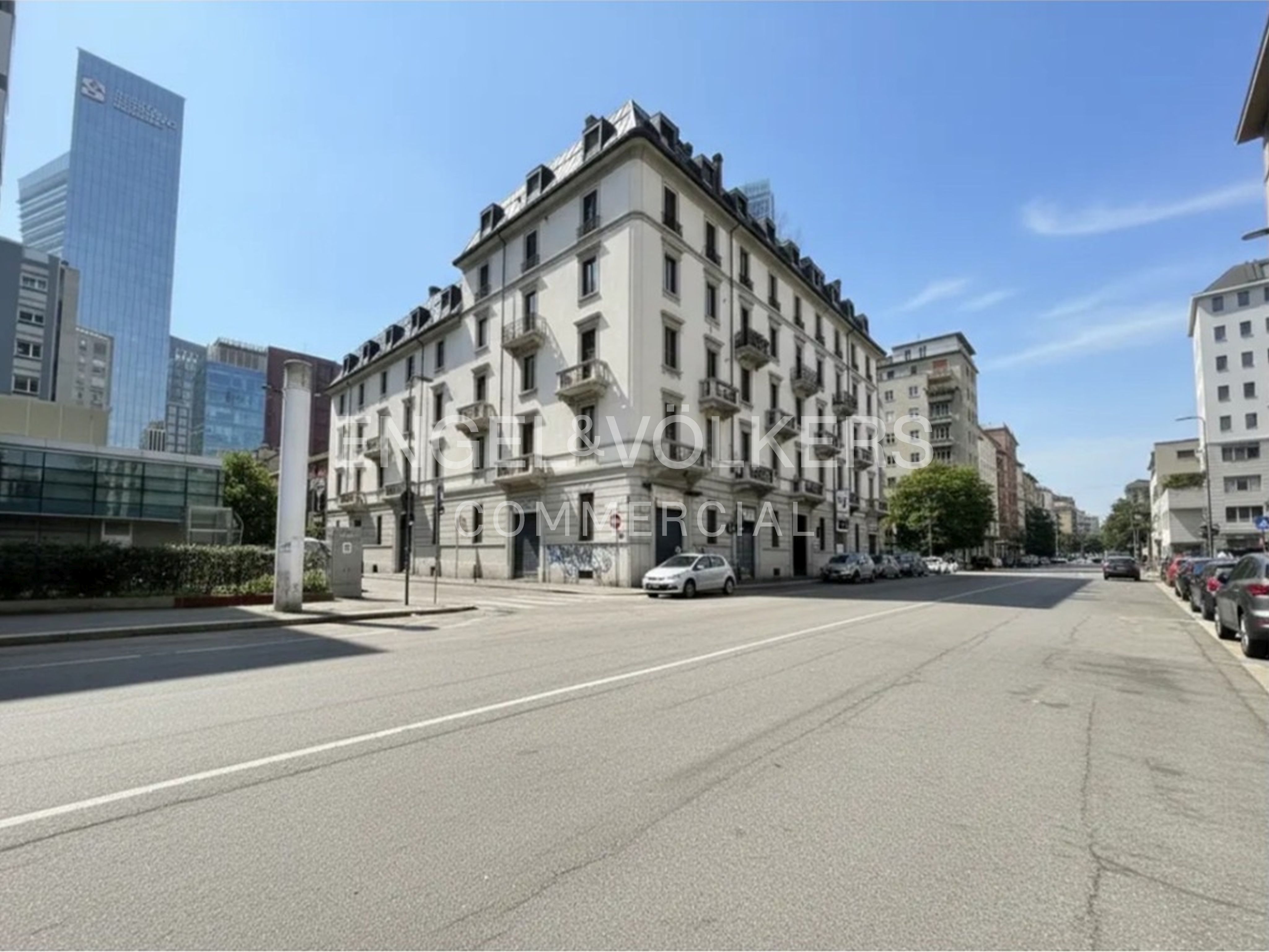 Negozio angolare 6 vetrine in affitto zona Torre Galfa – alta visibilità