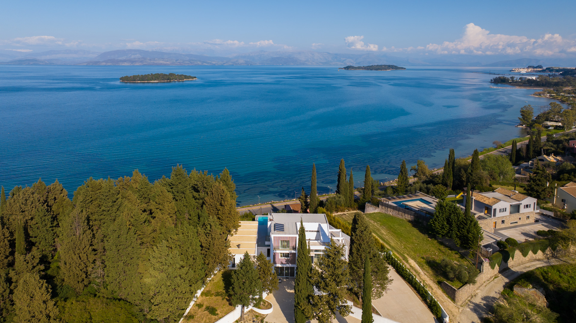 Πολυτελής βίλα με υπέροχη θέα στη θάλασσα στο Κοντοκάλι Κέρκυρας