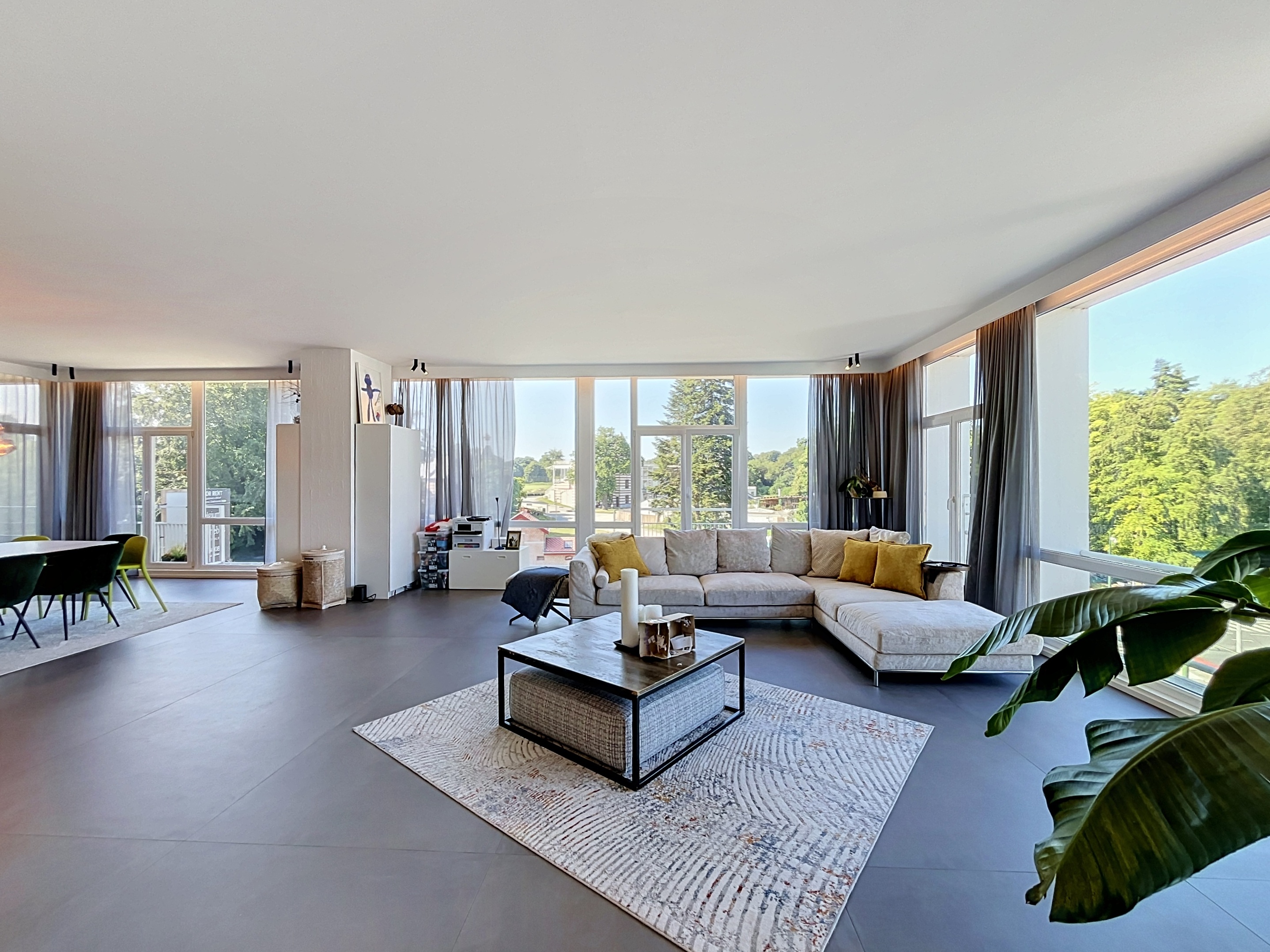 Prestigious 3-Bedroom Apartment on Franklin Roosevelt Avenue