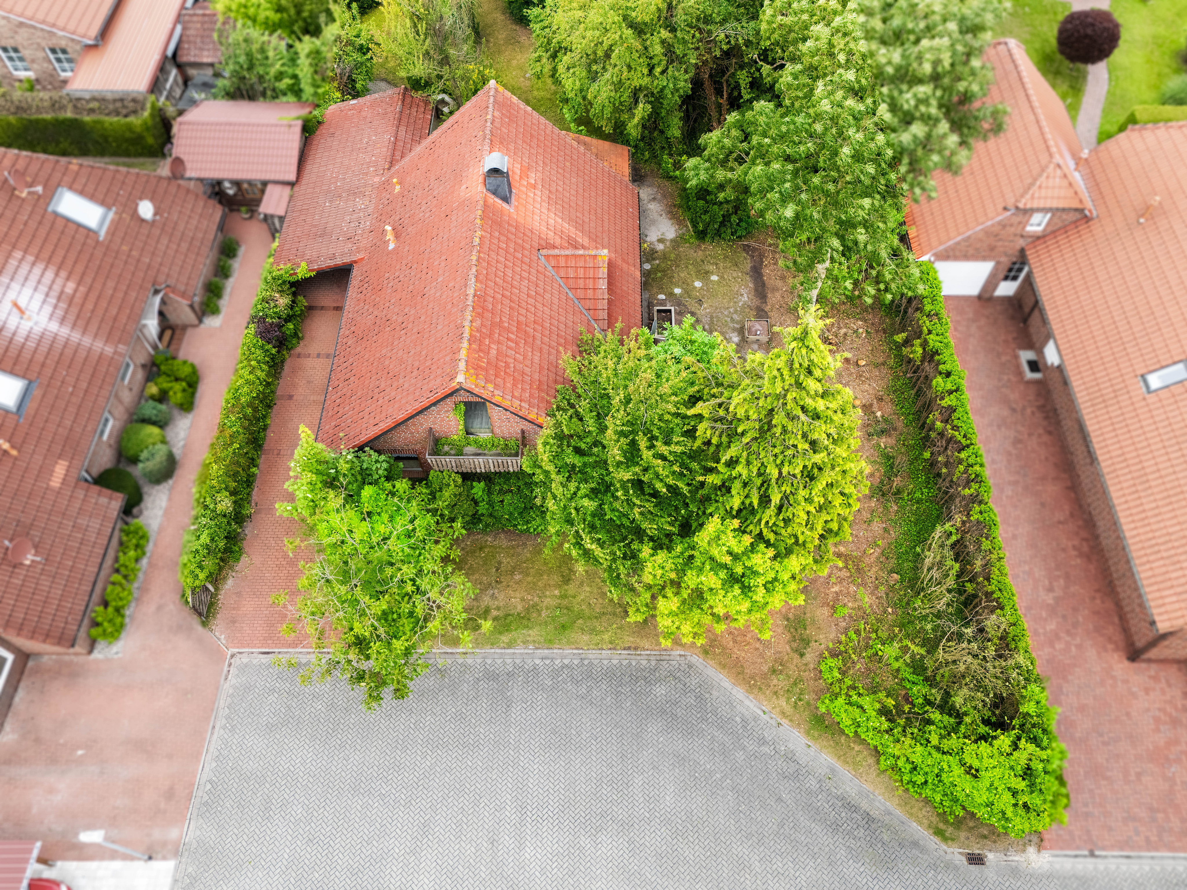 Einfamilienhaus mit Holzcharakter in ruhiger Sackgassenlage nahe Golfplatz