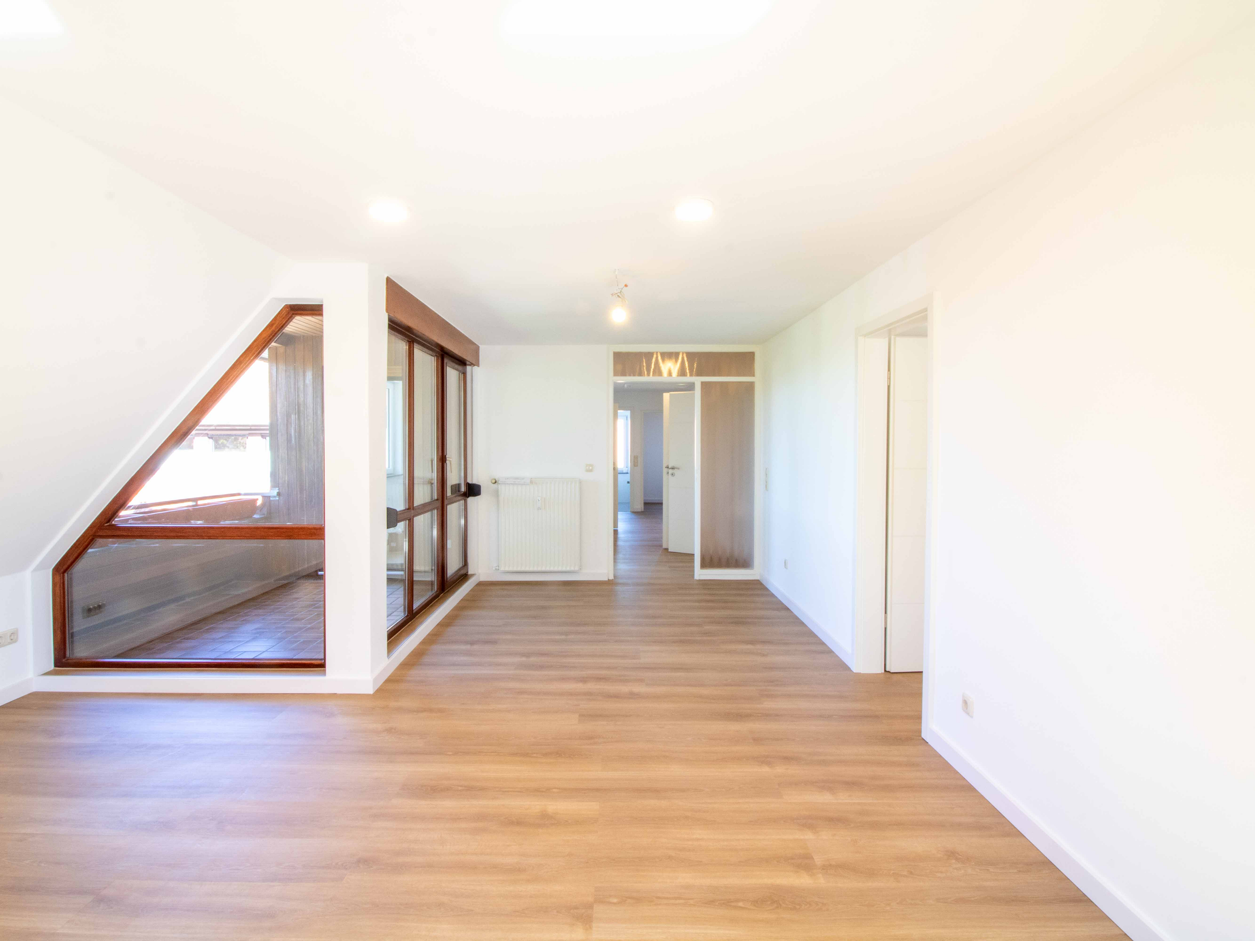 Großzügige 4-Zimmer-Dachgeschosswohnung mit Loggia und Blick ins Grüne