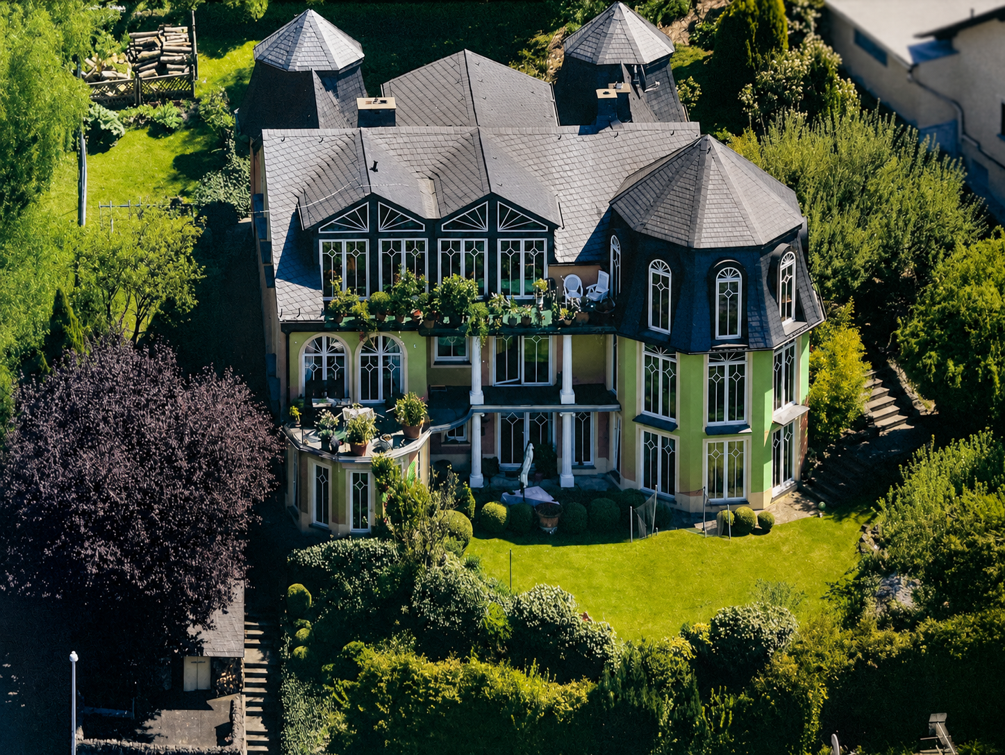 Exklusive Villa im Retro-Stil in ruhiger Ortsrandlage