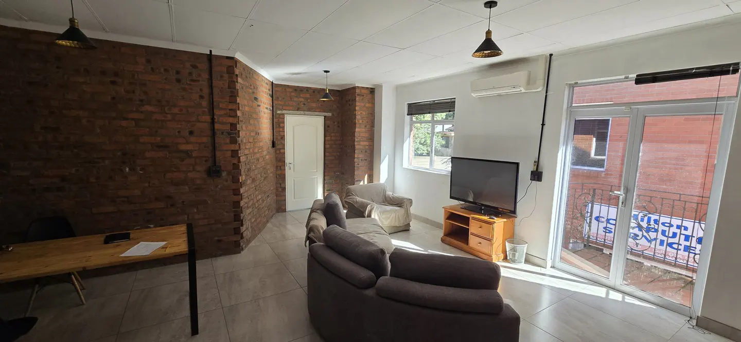 Living area 5.jpg