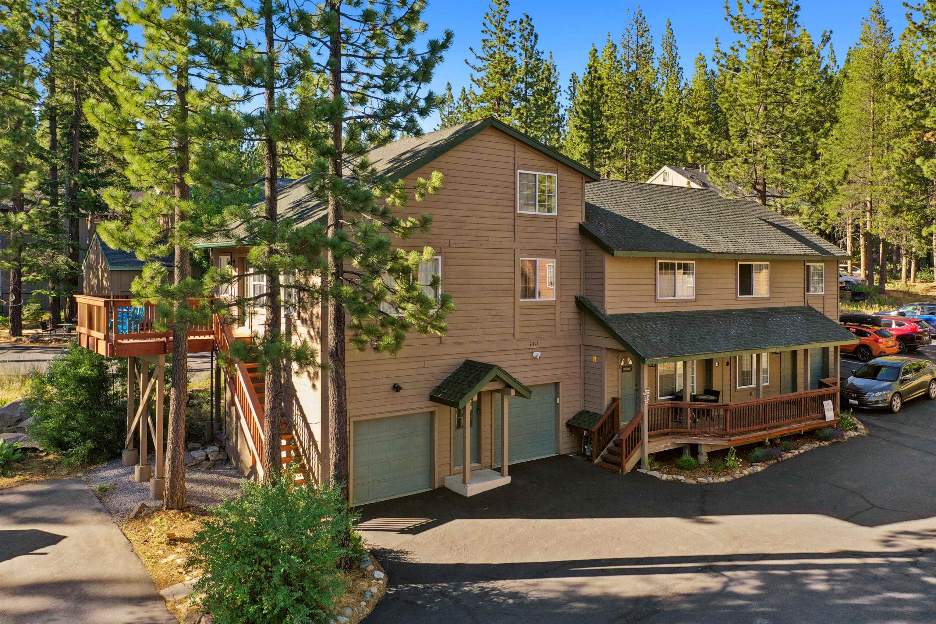 Mountain Views. Modern Style. Outdoor Lifestyle.