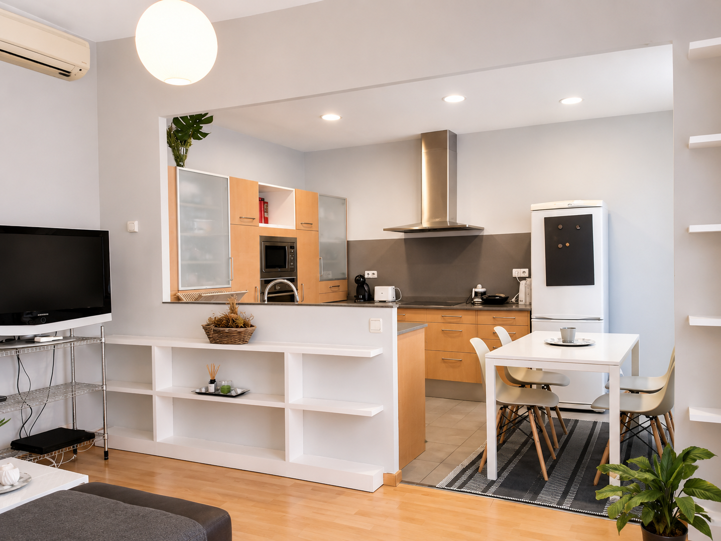 Bright designer short-term apartment near Passeig de Gràcia and Rambla de Catalunya