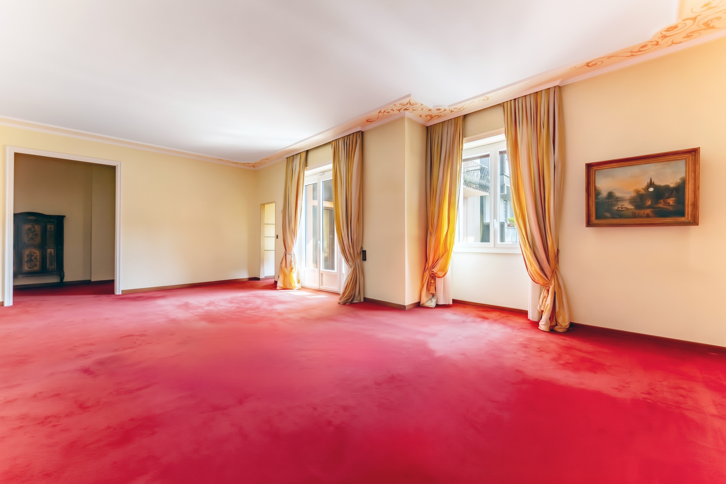 Prestige and generous spaces on the fifth floor in via De Amicis
