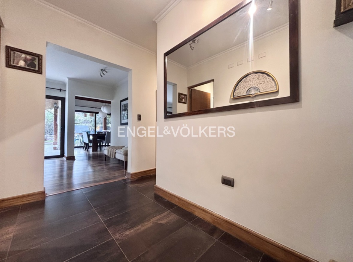 Arriendo, Casa Moderna, a 7 minutos de Vitacura