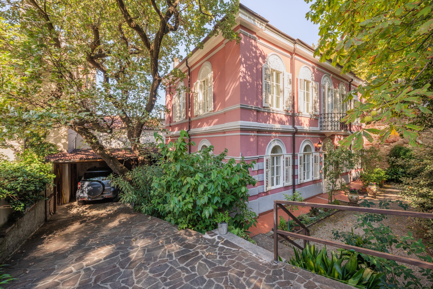 Period villa with garden in the heart of Trieste