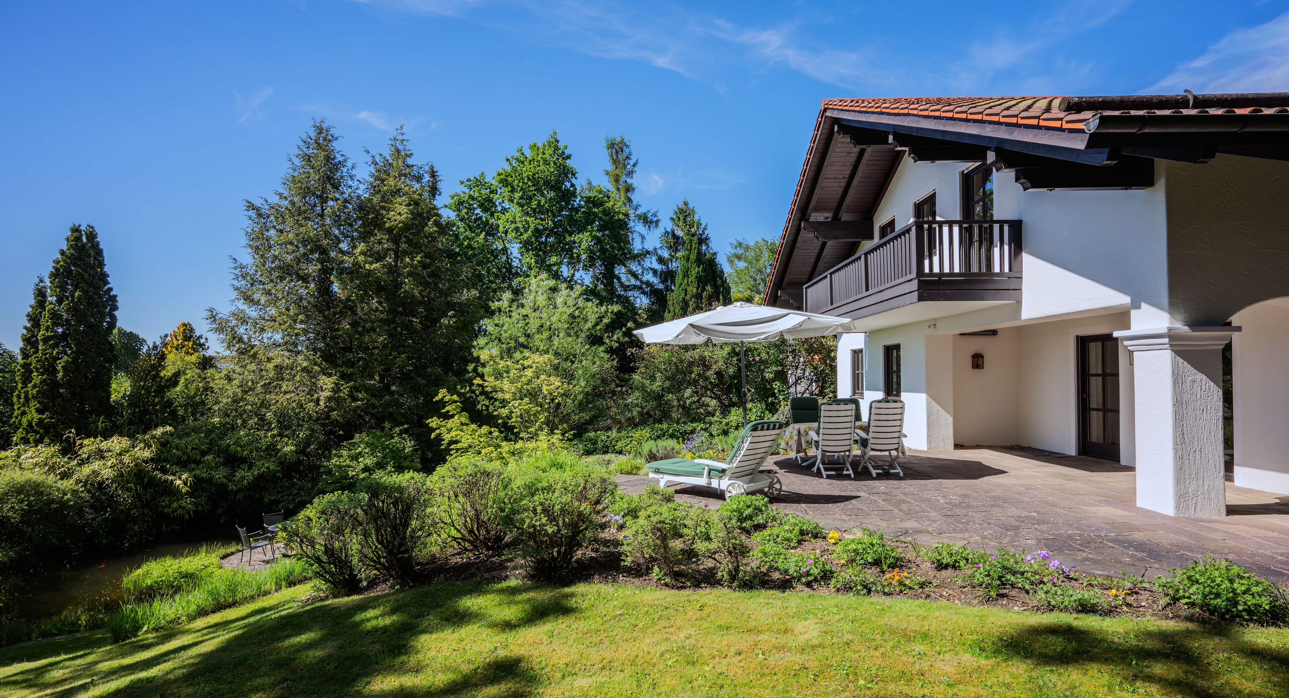 Architektenvilla in exklusiver Lage mit großem Grundstück