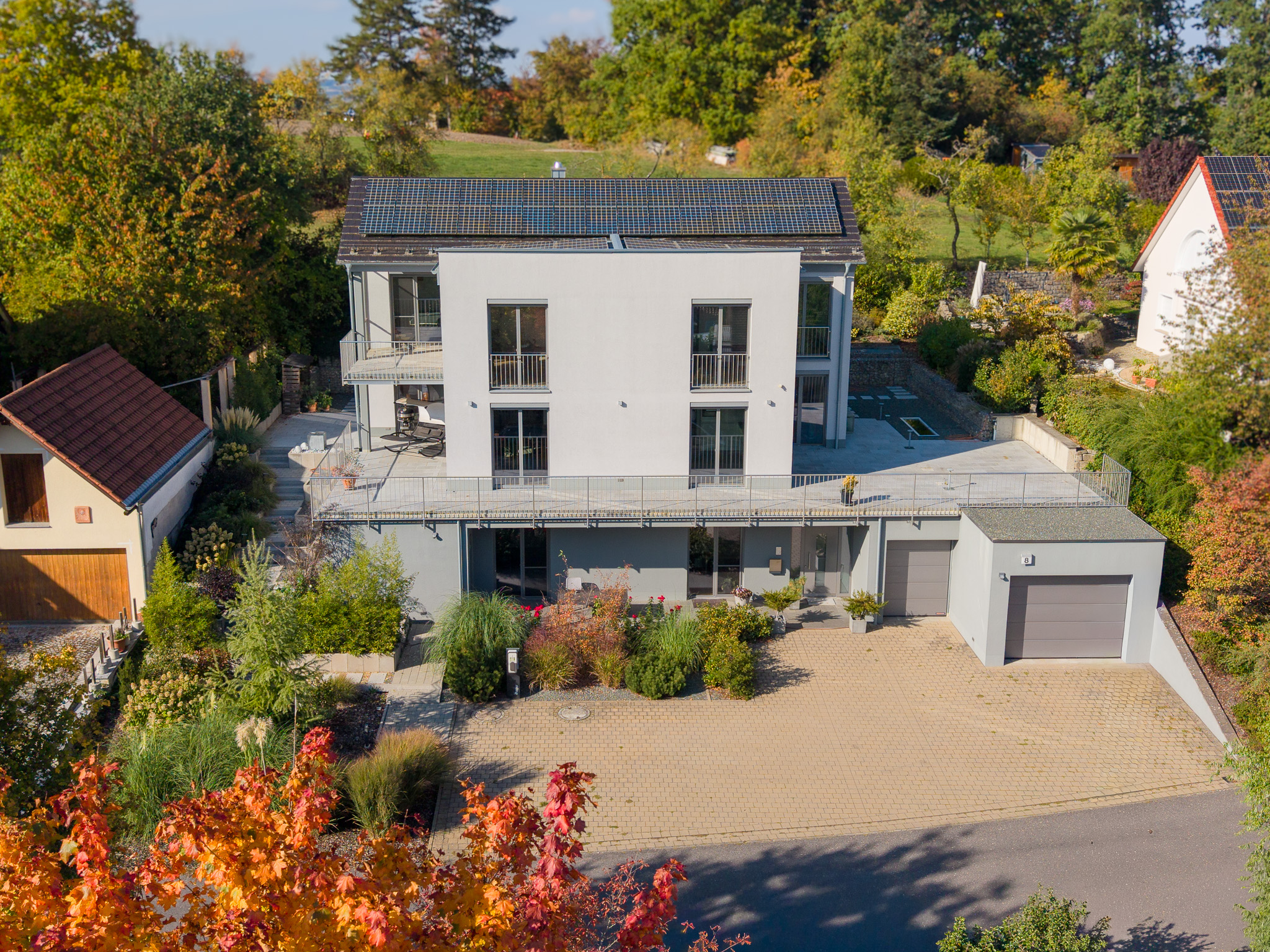 Unternehmervilla in Viereth-Trunstadt: Arbeiten im Erdgeschoss, Zuhause darüber