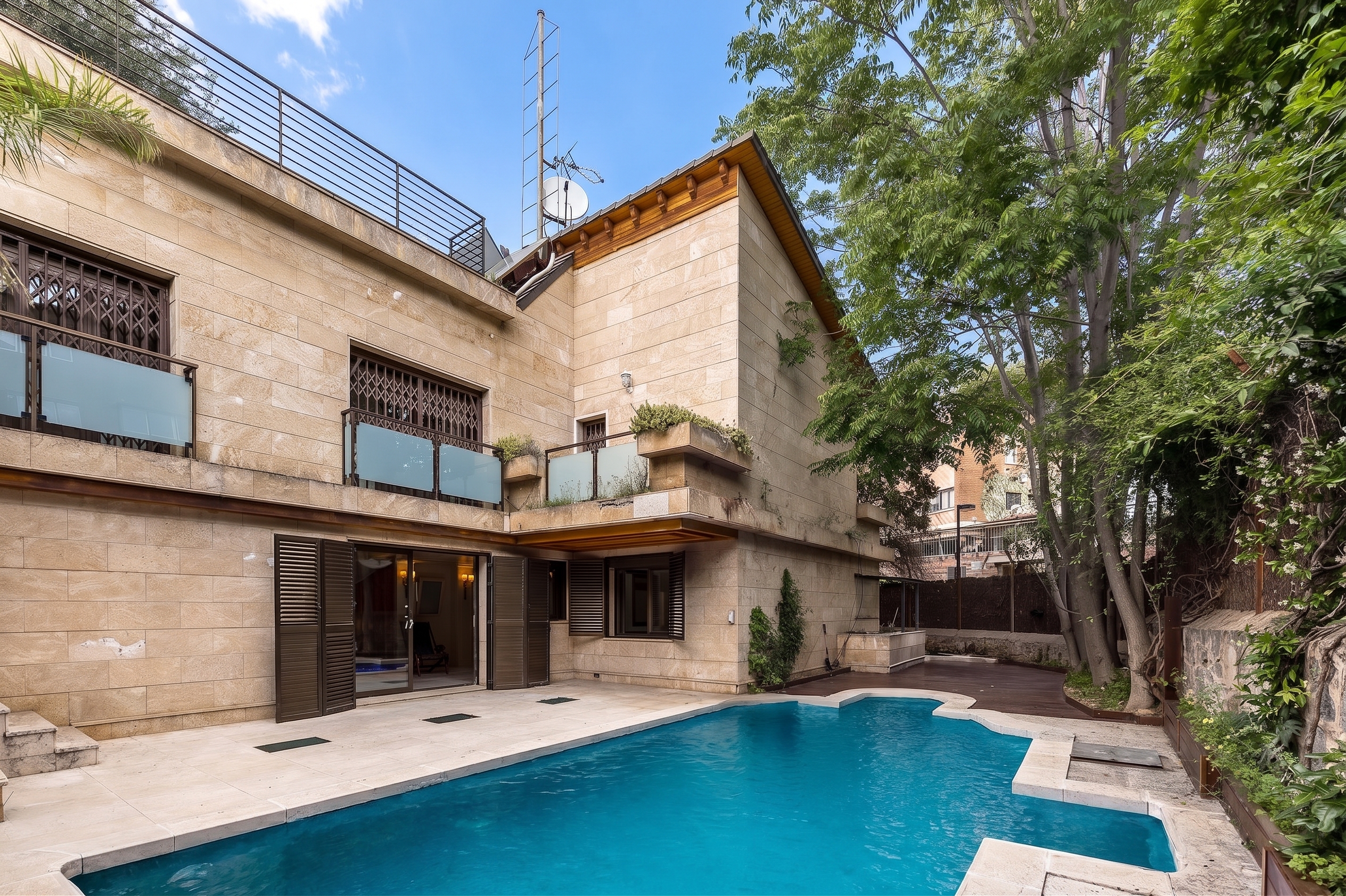 Casa unifamiliar amb piscina a la Miranda