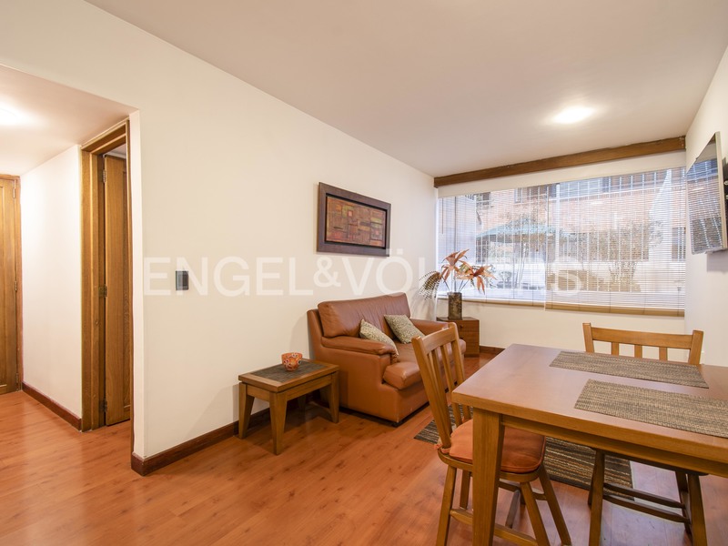 Apartamento amoblado con terraza para arriendo en Rosales