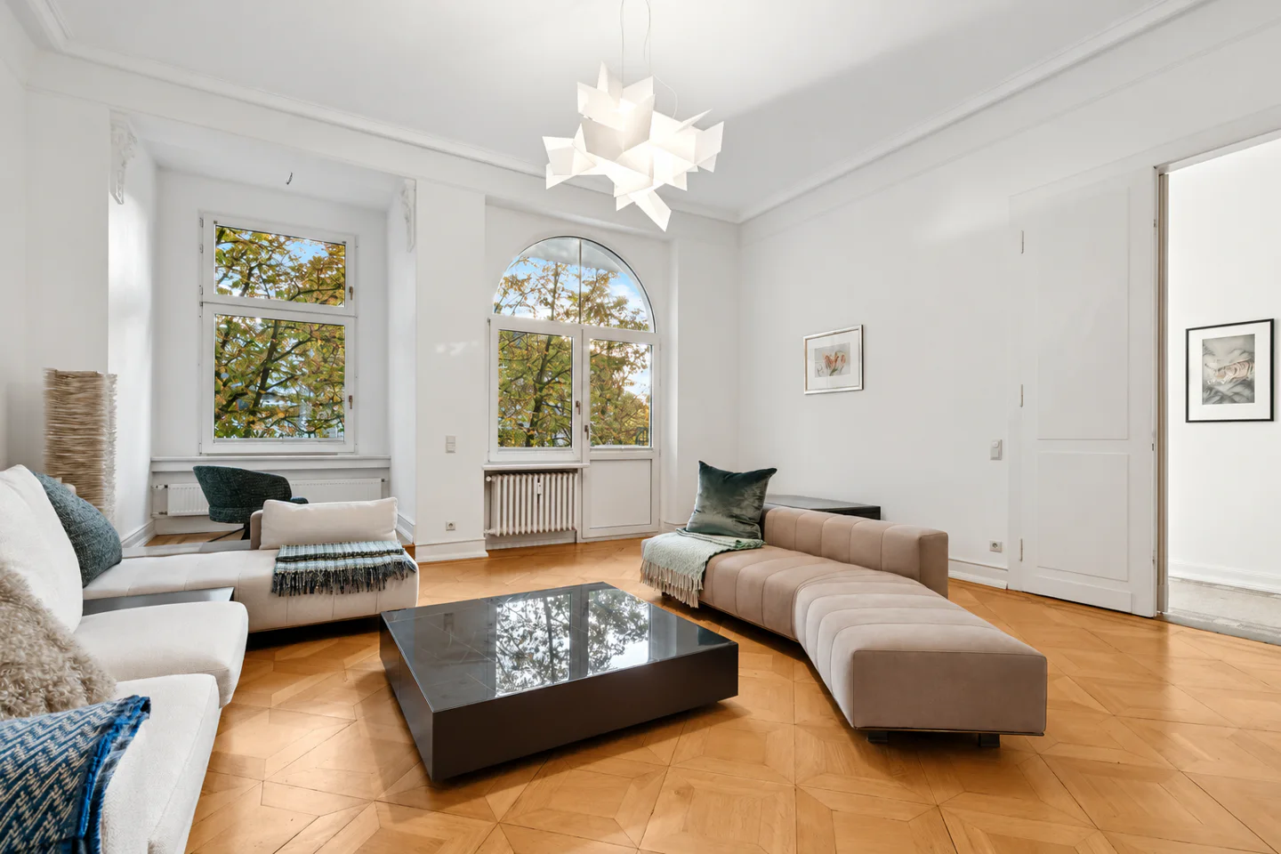 Luxuriöses Wohnen am Schlosspark – Design, Eleganz und private Wellnessoase - Photo 3