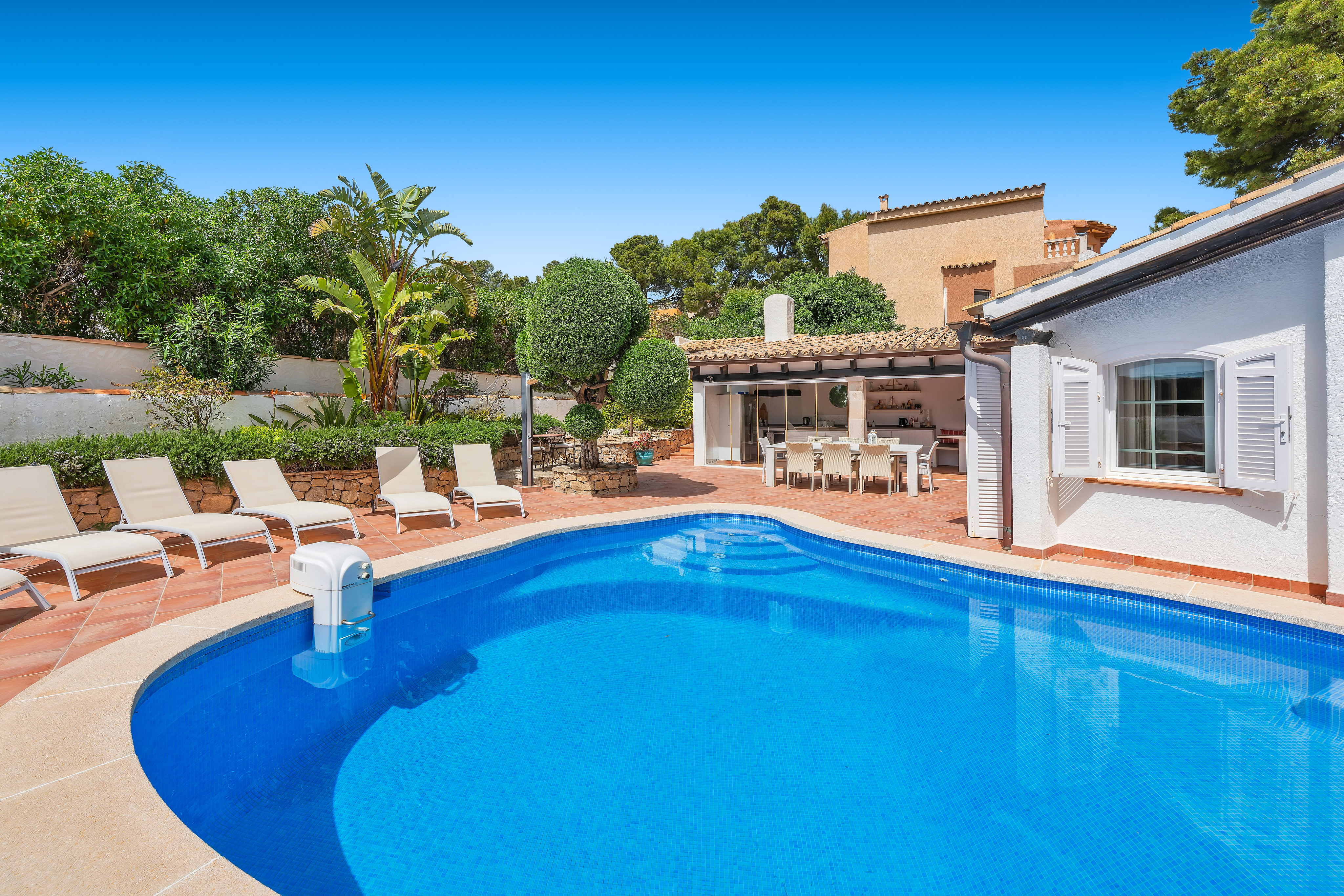 Mediterranean villa with panoramic views and partial harbour views