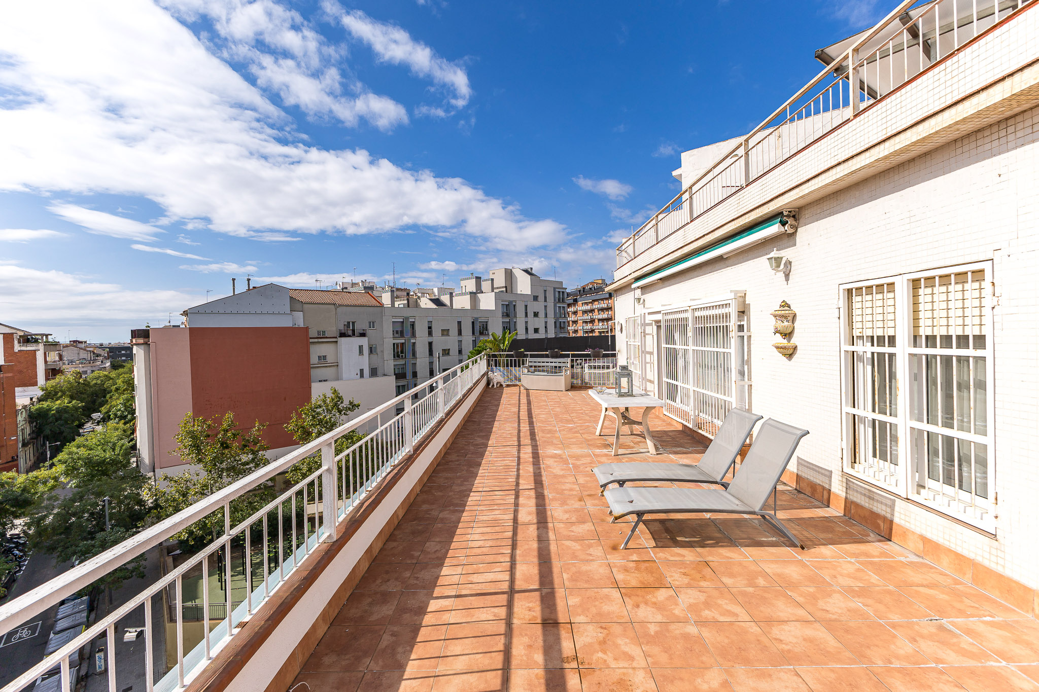Exclusive penthouse with a large terrace and panoramic views over Barcelona