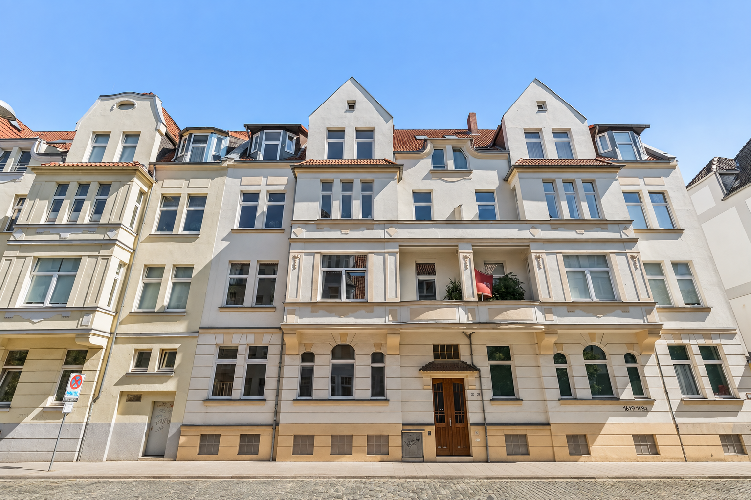 Near Eilenriede – Charming 4-room period apartment with balcony in the heart of List