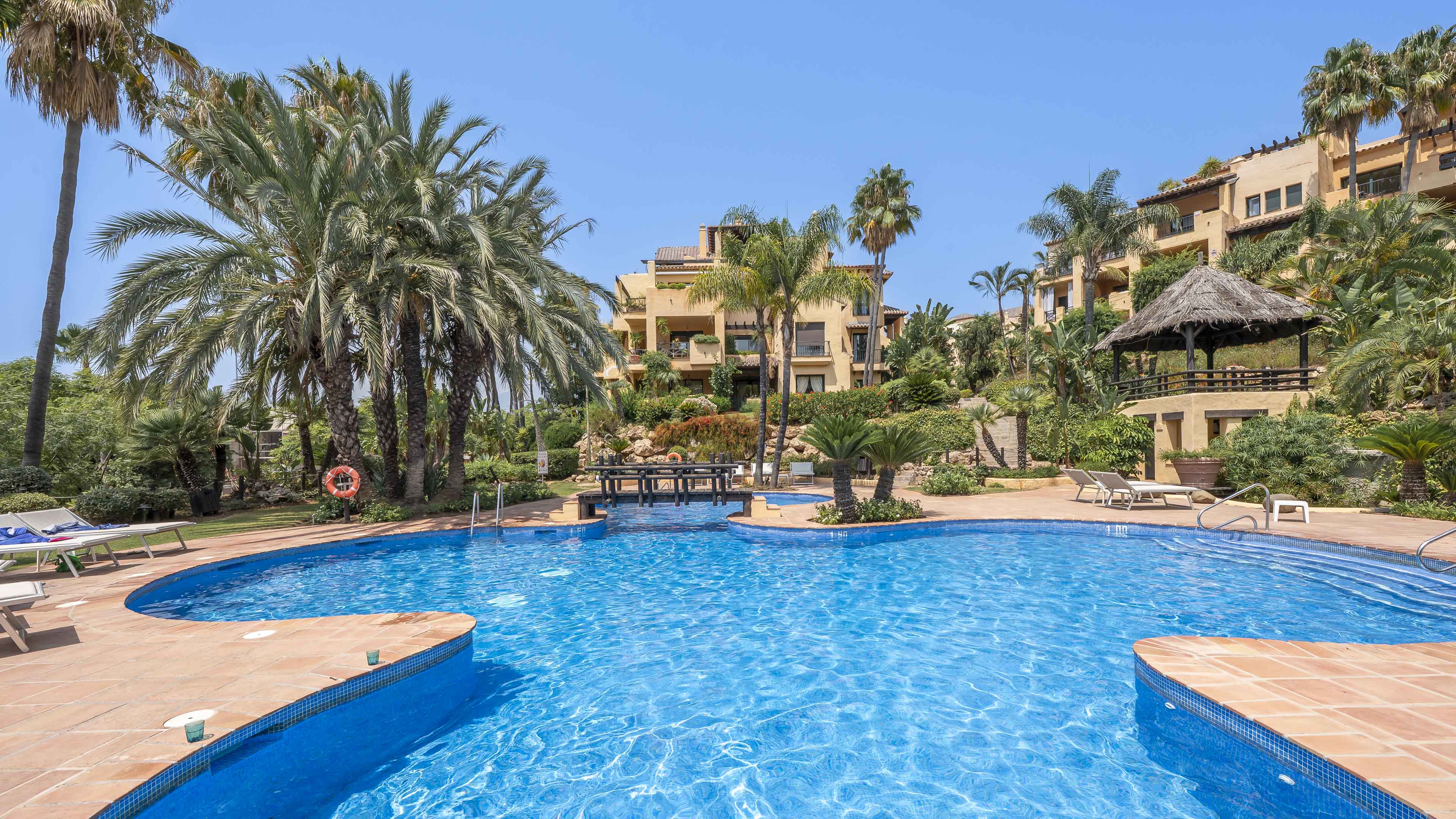 Spacious 3-bedroom Apartment with Direct Garden Access