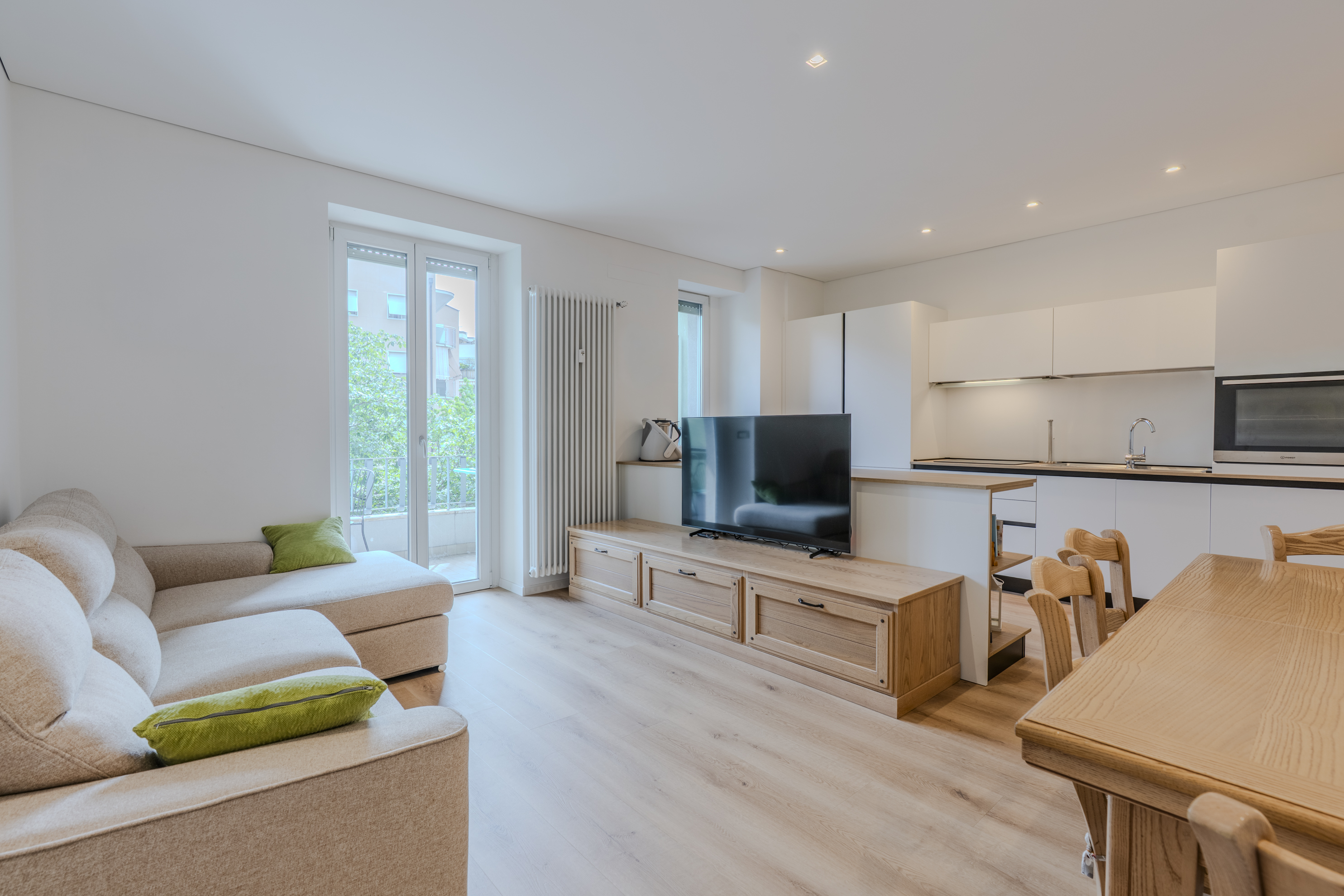 Modern four-bedroom apartment in a central location