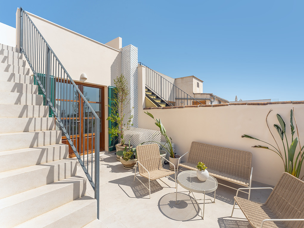 Townhouse on a historic street with a terrace and rooftop terrace