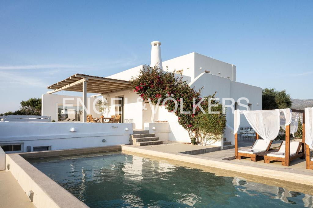 Splendid Villa Conveniently Located next to Pounda, Paros