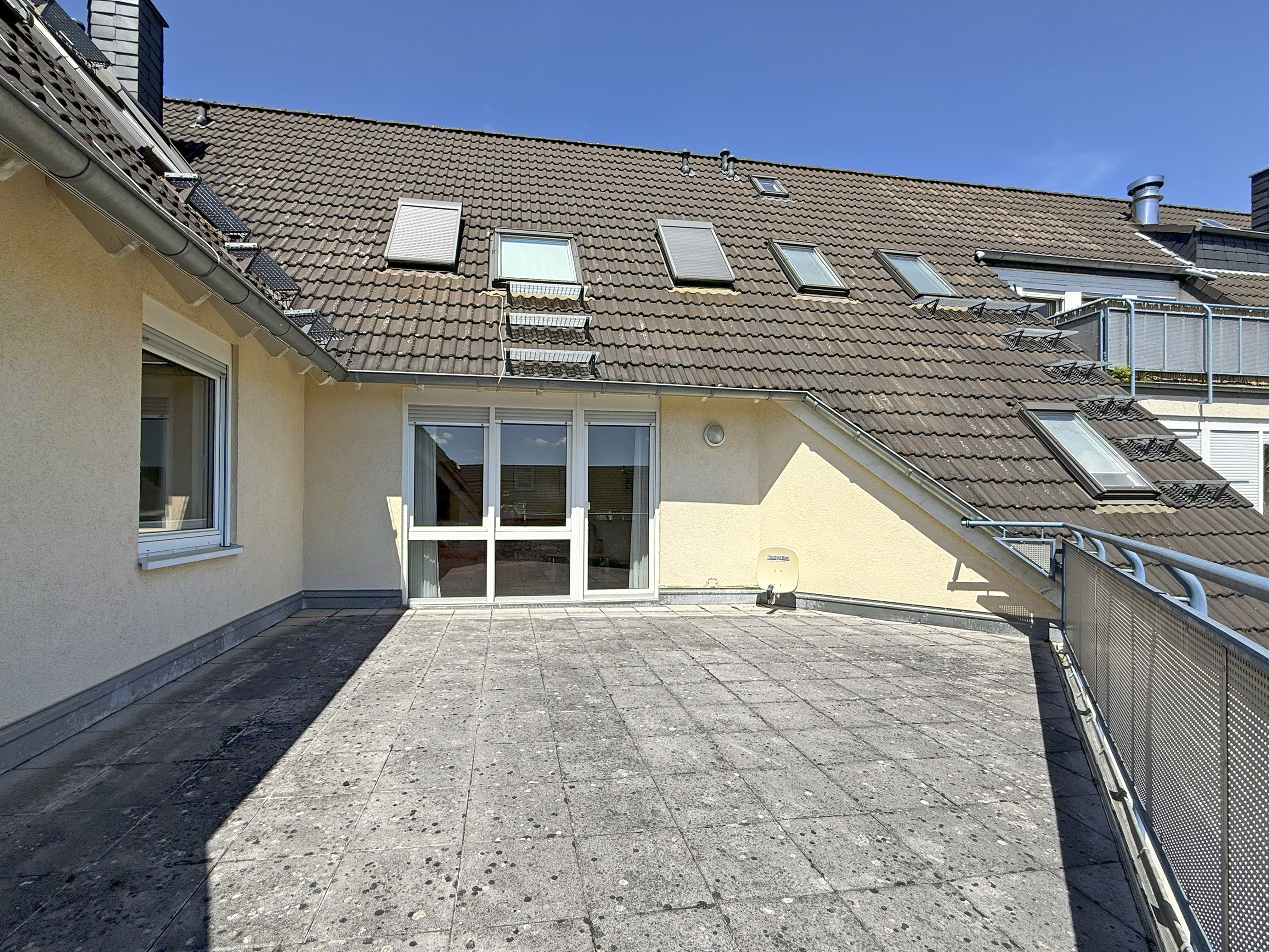 Moderne Maisonette mit Dachterrasse und TG-Stellplatz in begehrter Lage