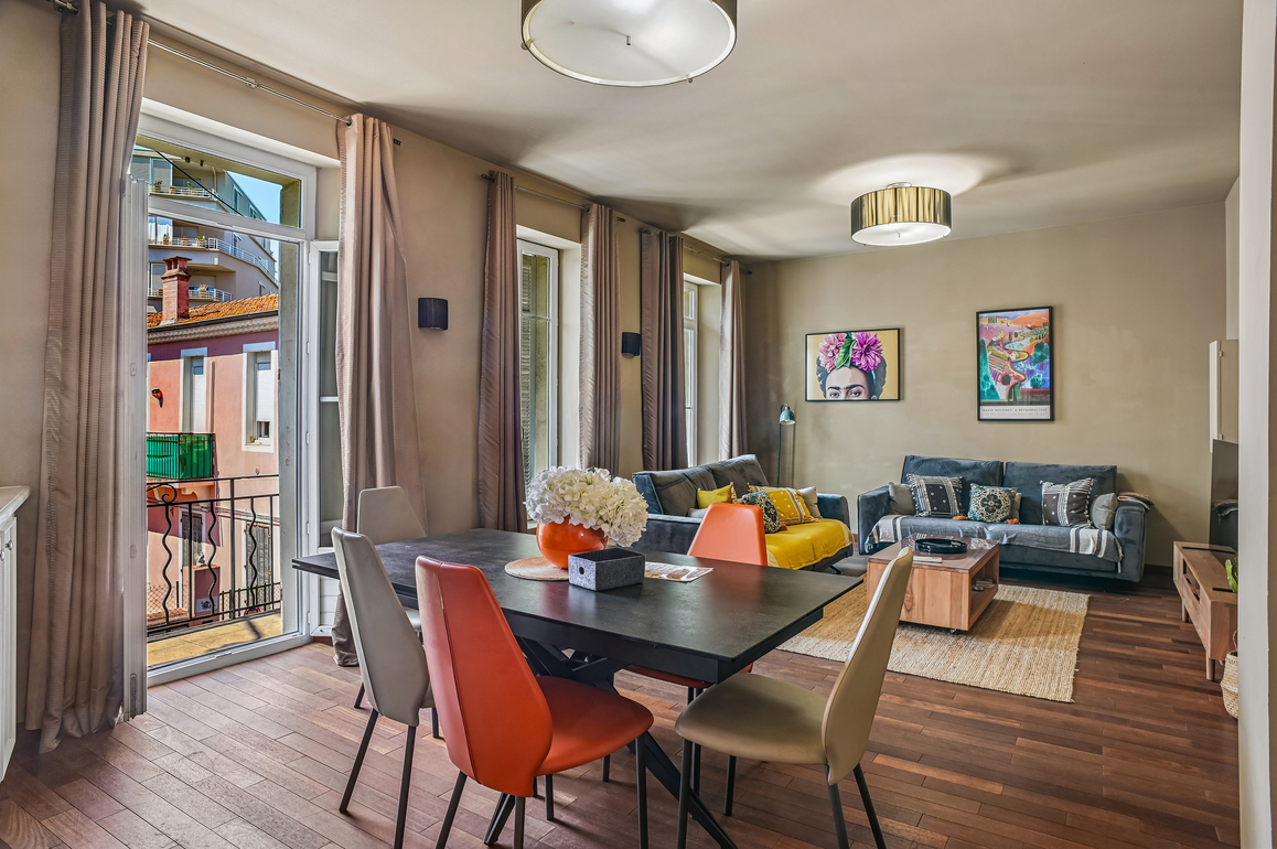 Appartement bourgeois avec terrasse au calme, proche banane