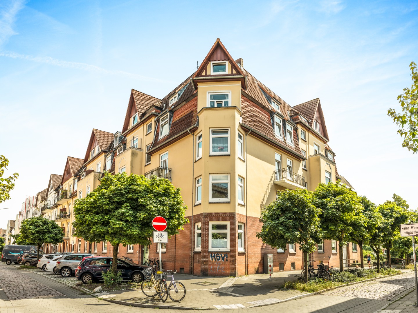 Altbau-Charme in prägender Ecklage im Herzen Bergedorfs