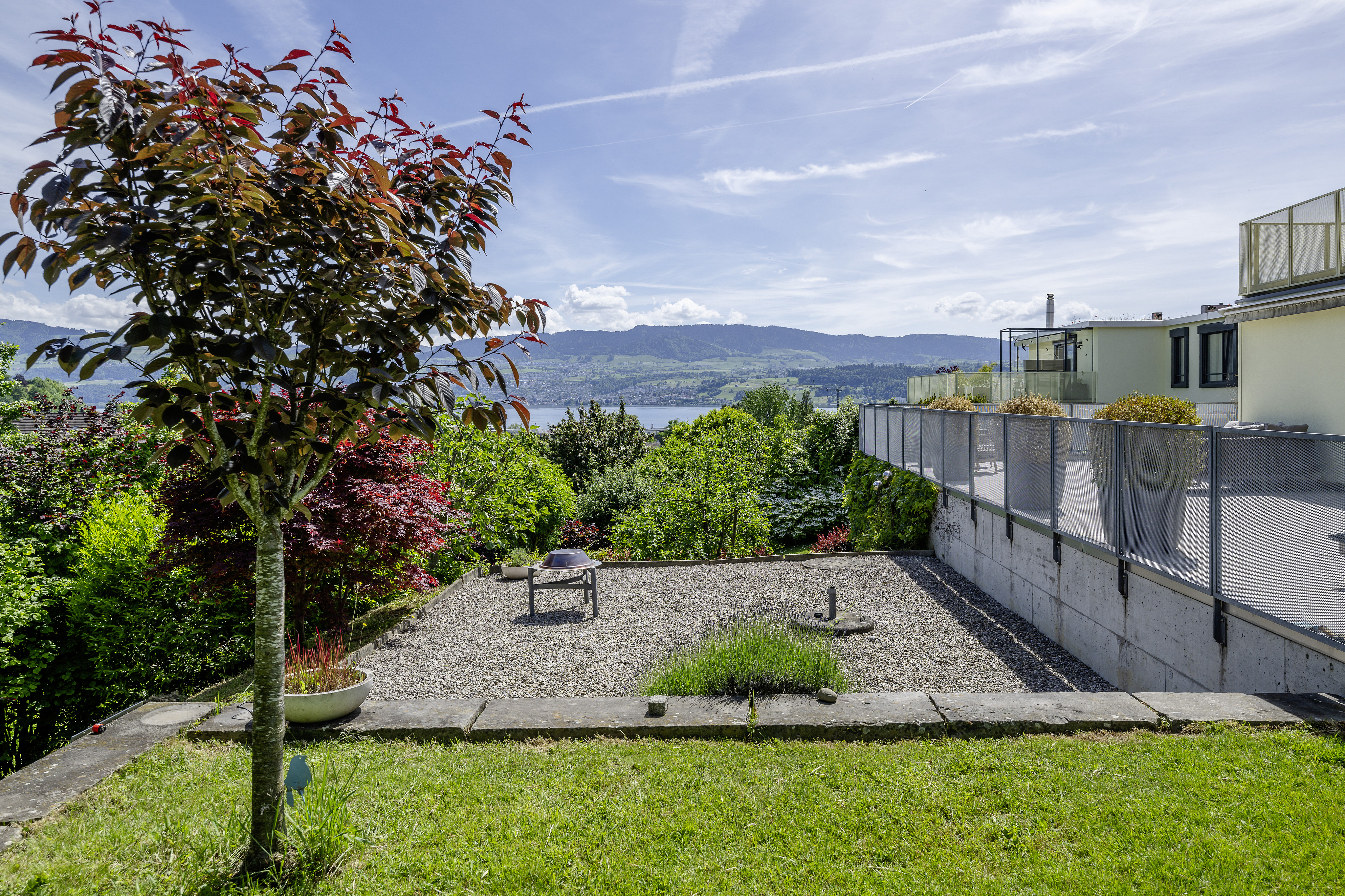 Home feel with panoramic and lake views