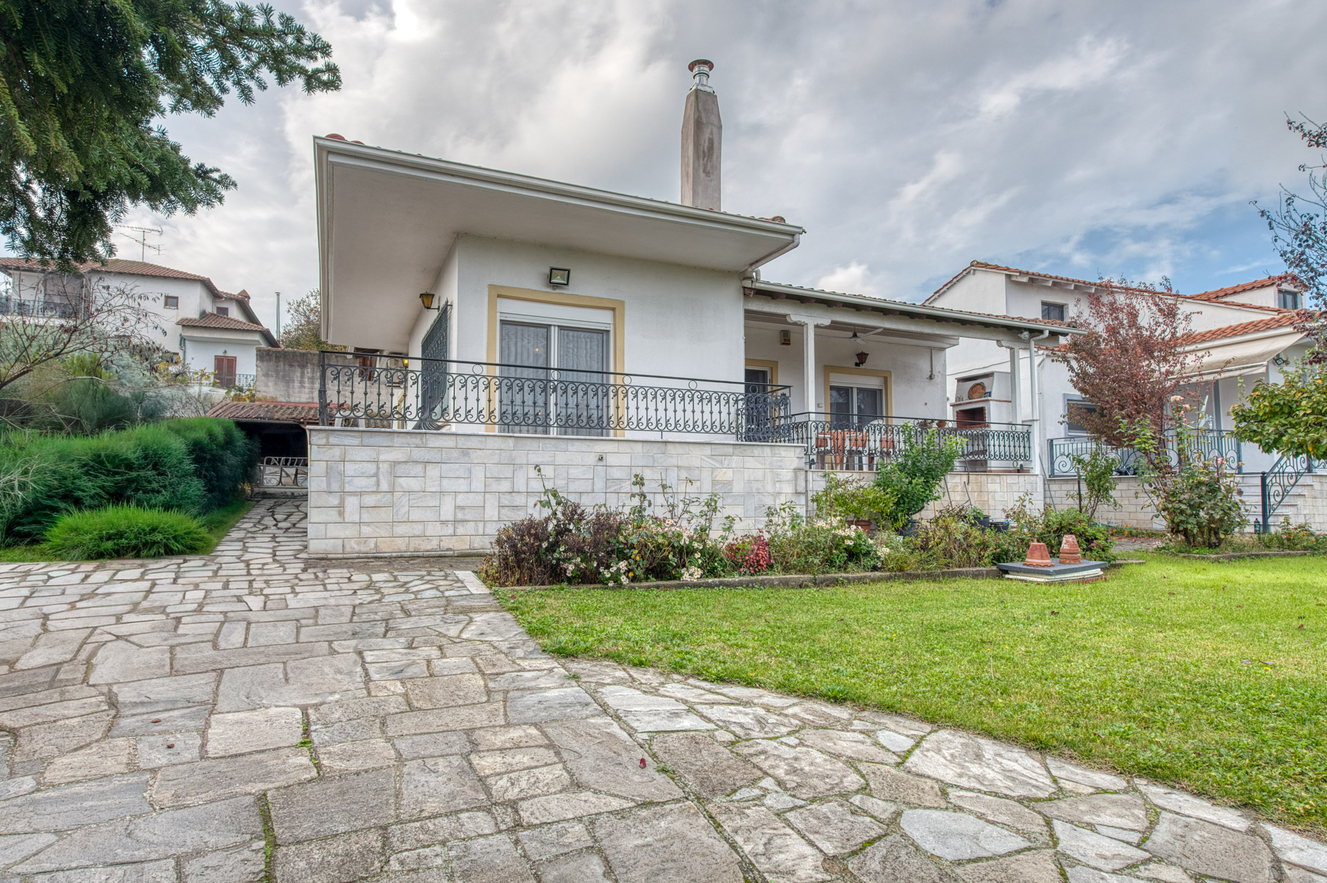 Detached House in a Prime Location in Liti.