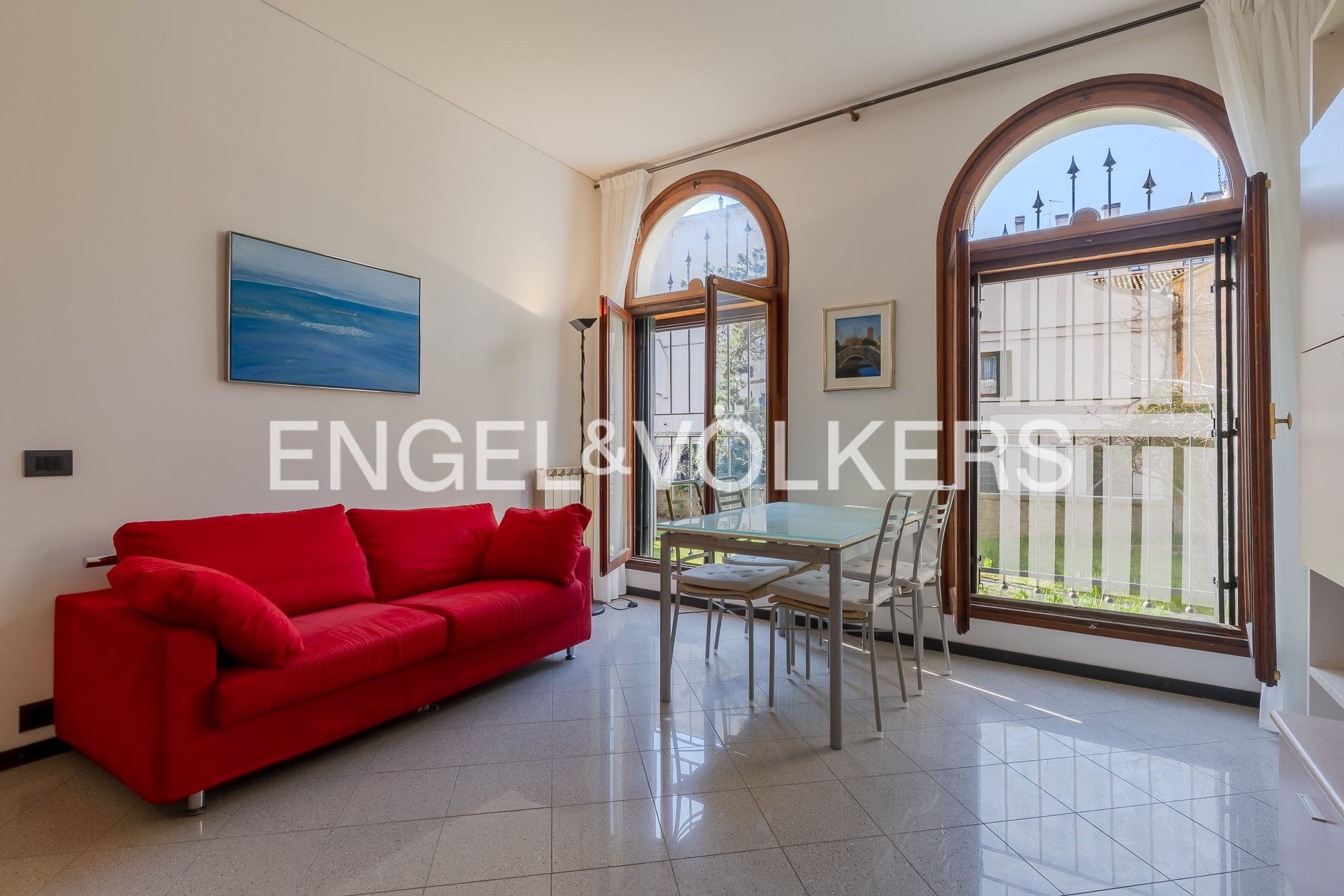 Elegant and bright flat with a view of greenery