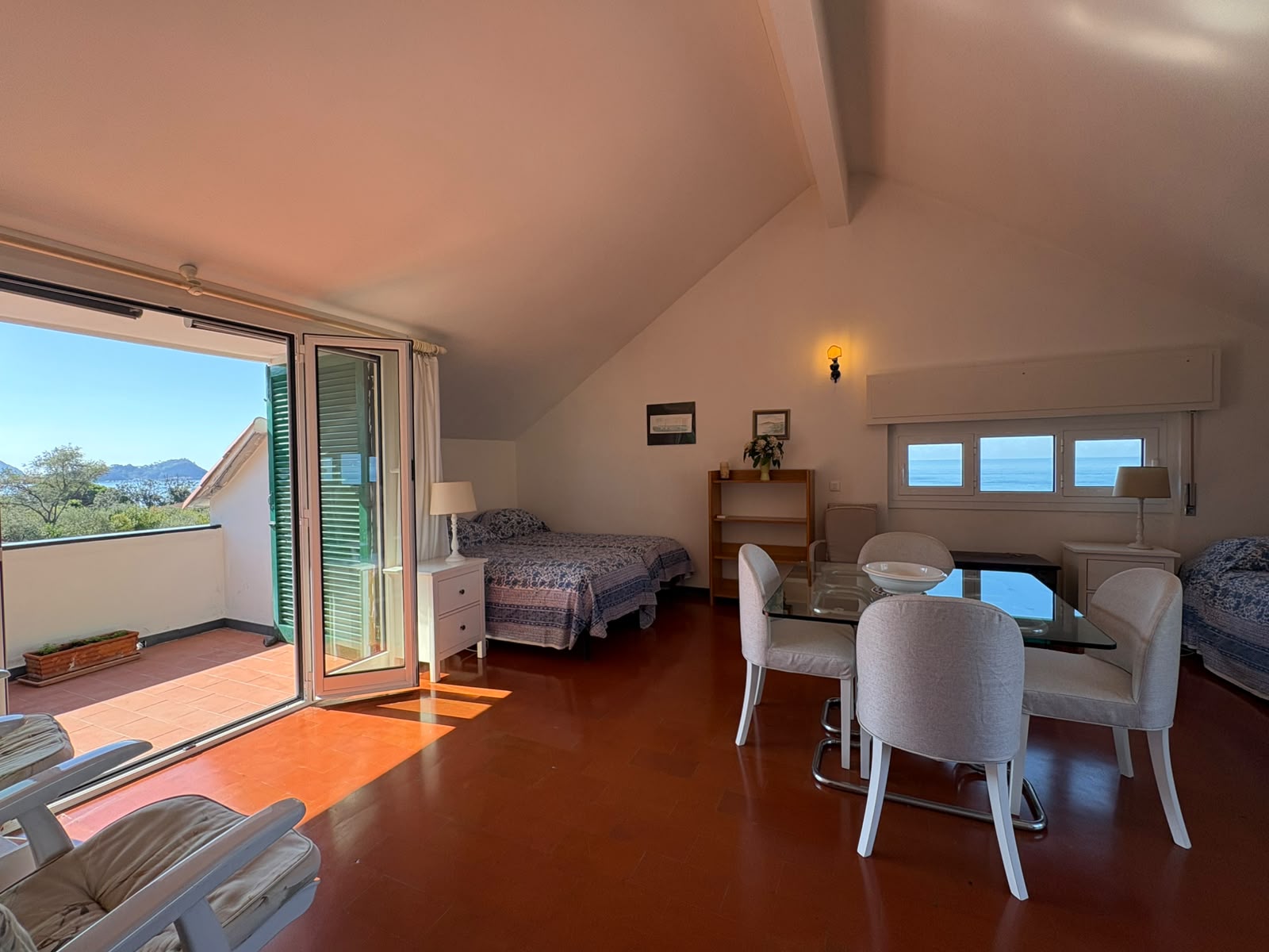 Elegant Accessible Seaside Apartment in Lavagna with Private Balcony and Panoramic Riviera Views
