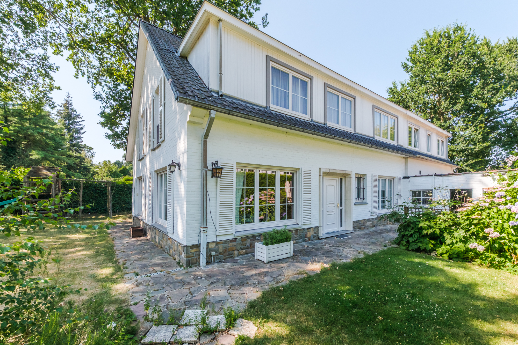Magnifique maison 3 façades de 5 chambres avec bureau