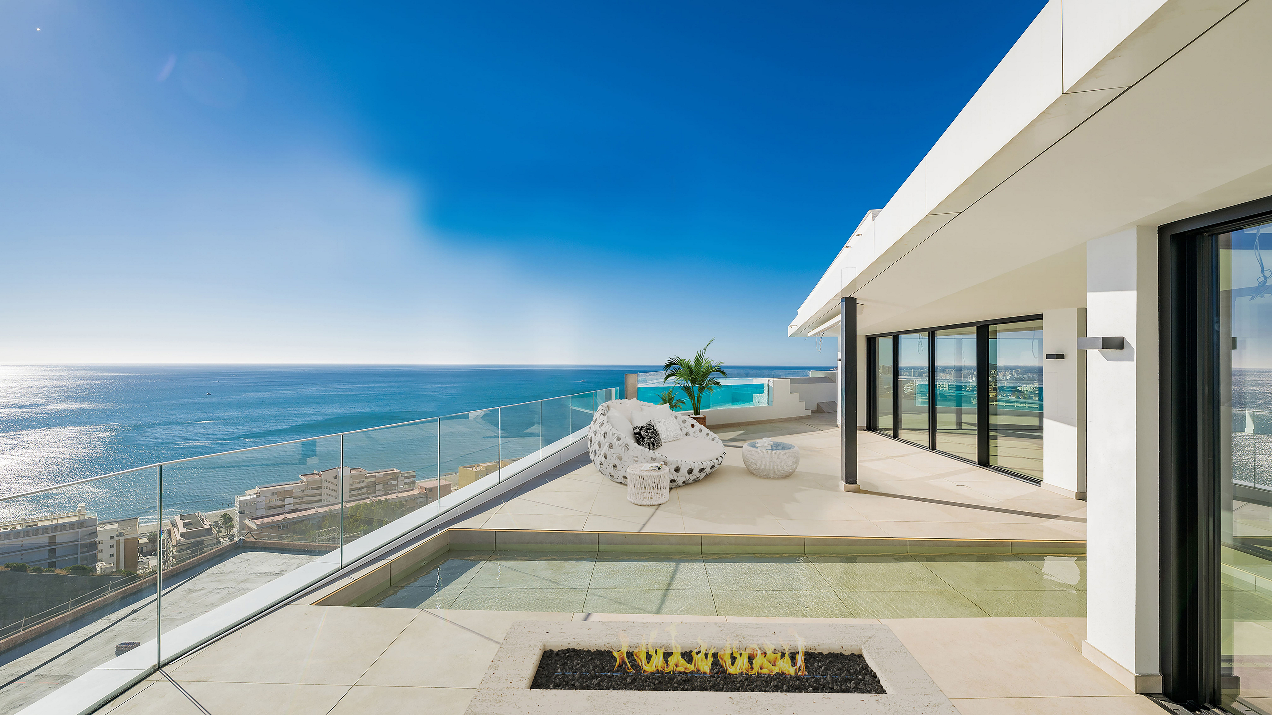 Luxurious penthouse with private pool and sea views in Fuengirola
