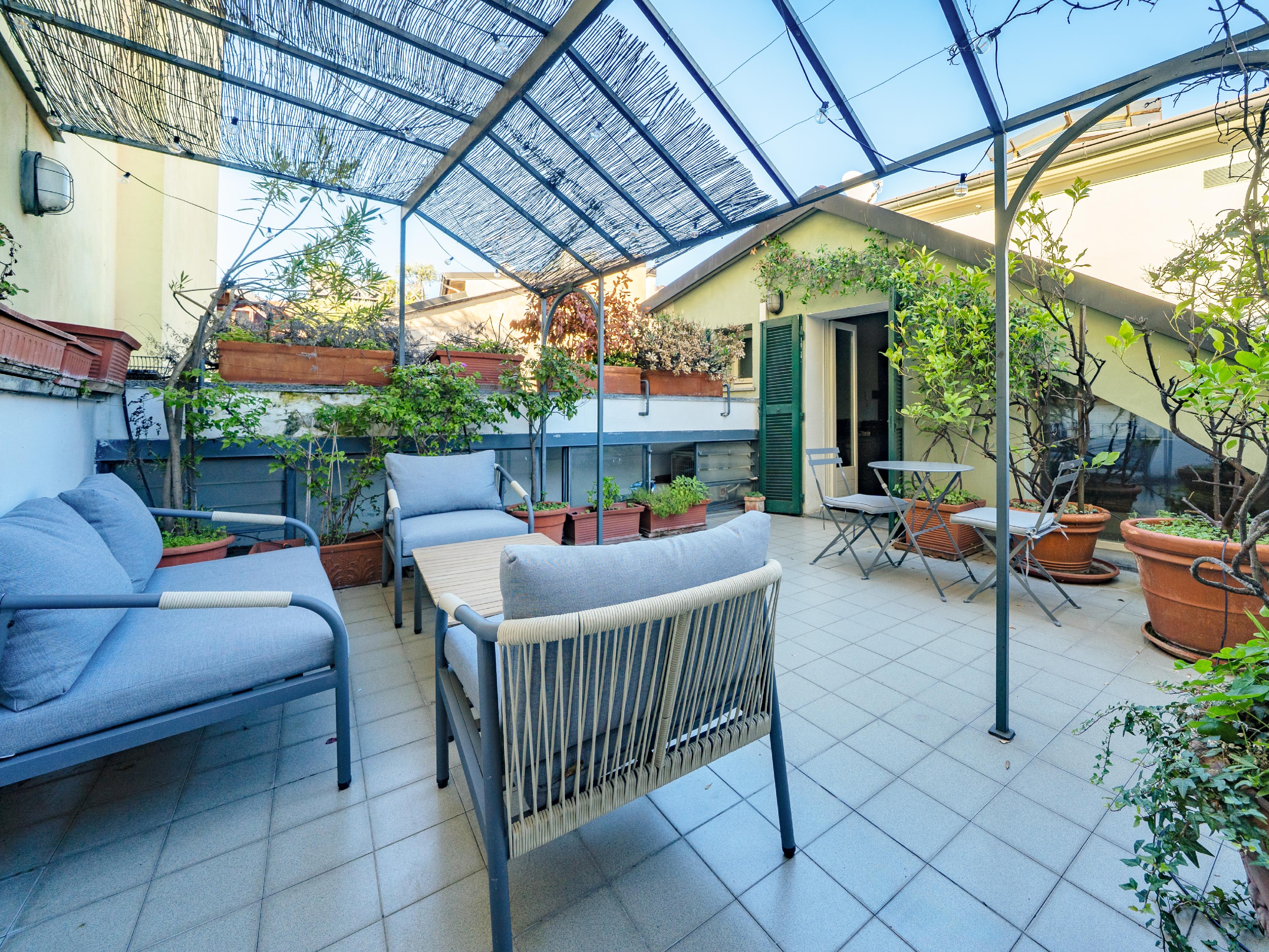 Charming Apartment with Terrace on Via Rovello