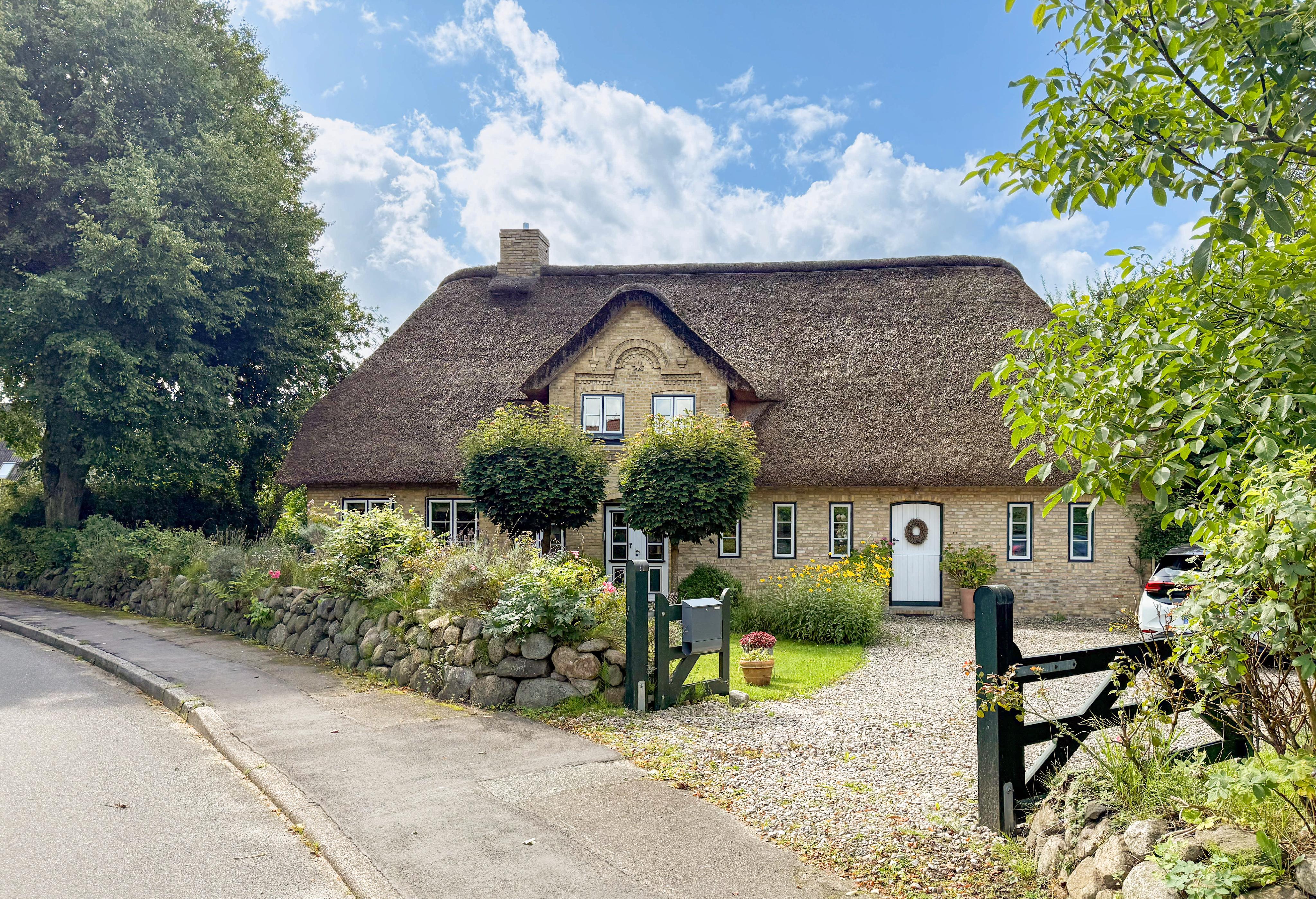 Liebevoll und top saniertes Reetdachhaus mit Bauerngarten - Bei Husum-Nordsee