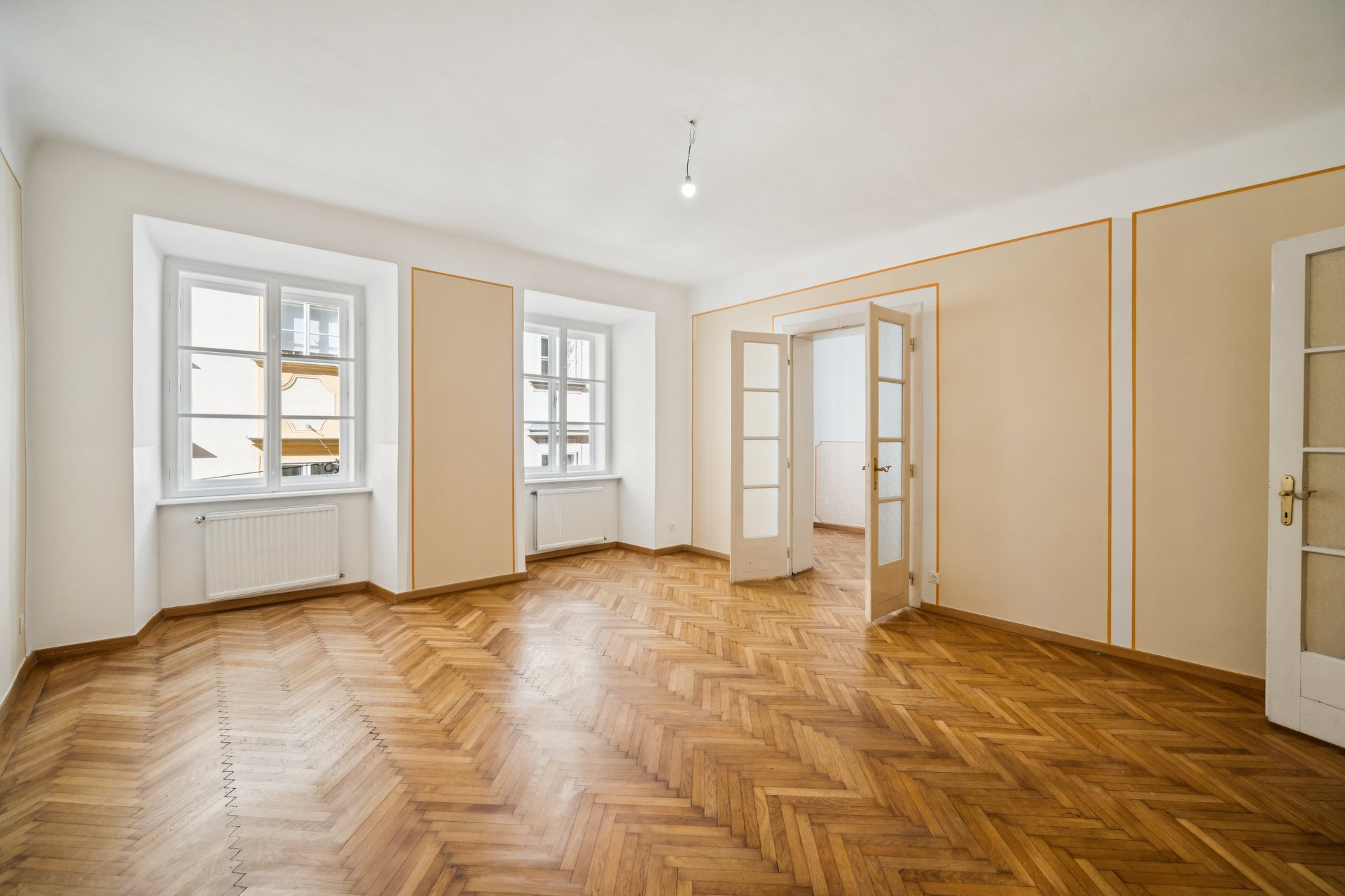 Between St. Stephen's Cathedral and the State Opera: Period Apartment in the Heart of Vienna