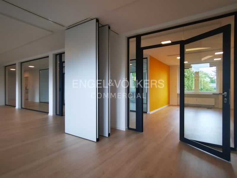 MODERNE BÜROFLÄCHE IN DER LIST