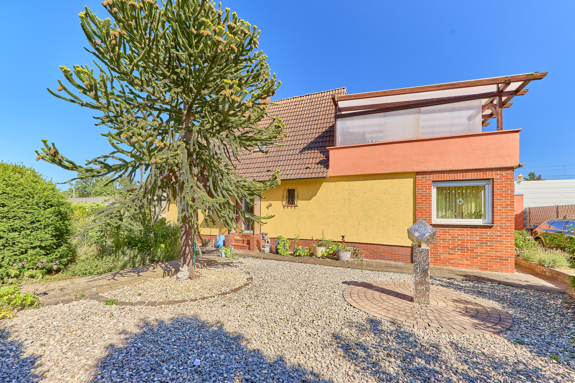 Einfamilienhaus mit großem Grundstück und Entwicklungspotenzial in Limburgerhof!