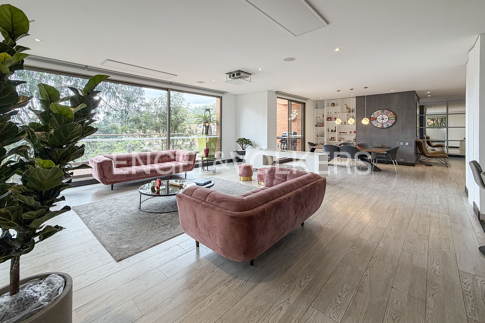 Moderno apartamento con terraza para venta en Montereserva
