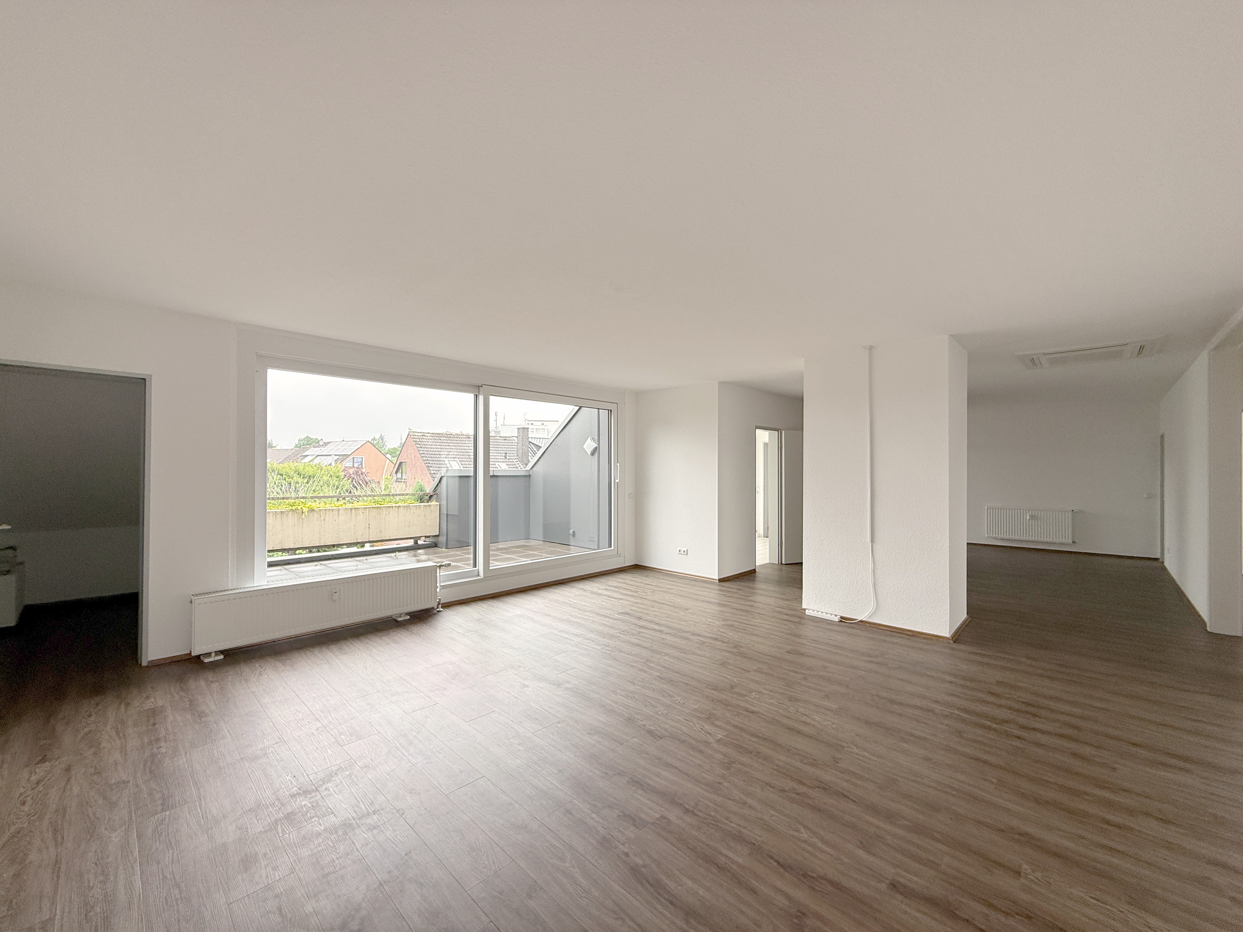 Design, Qualität, Lage: 
Stilvoll sanierte Dachgeschosswohnung