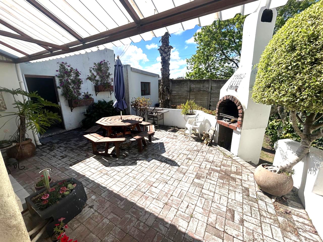 Large Family home with flat!